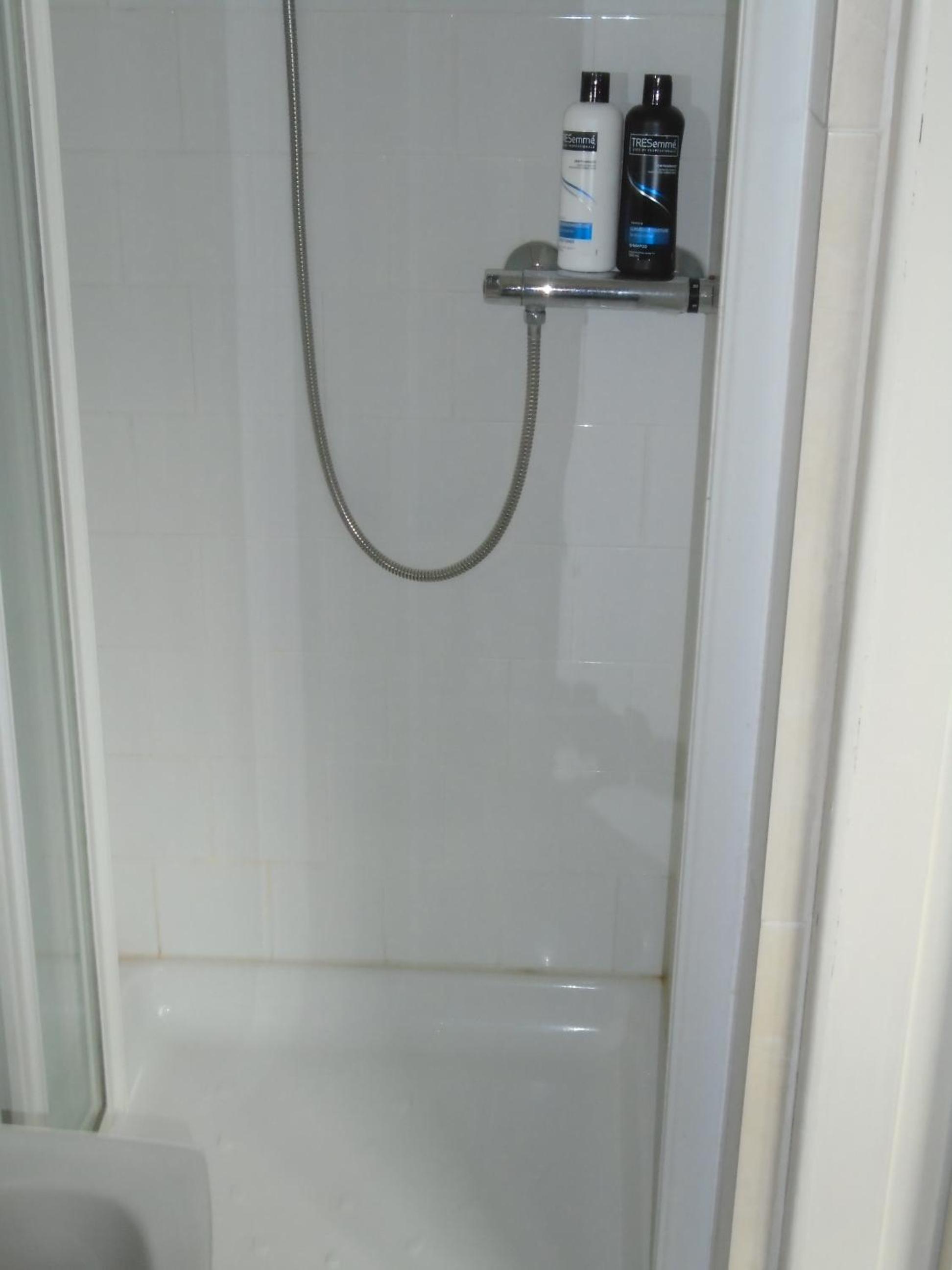 Budget Double Room - Photo 3