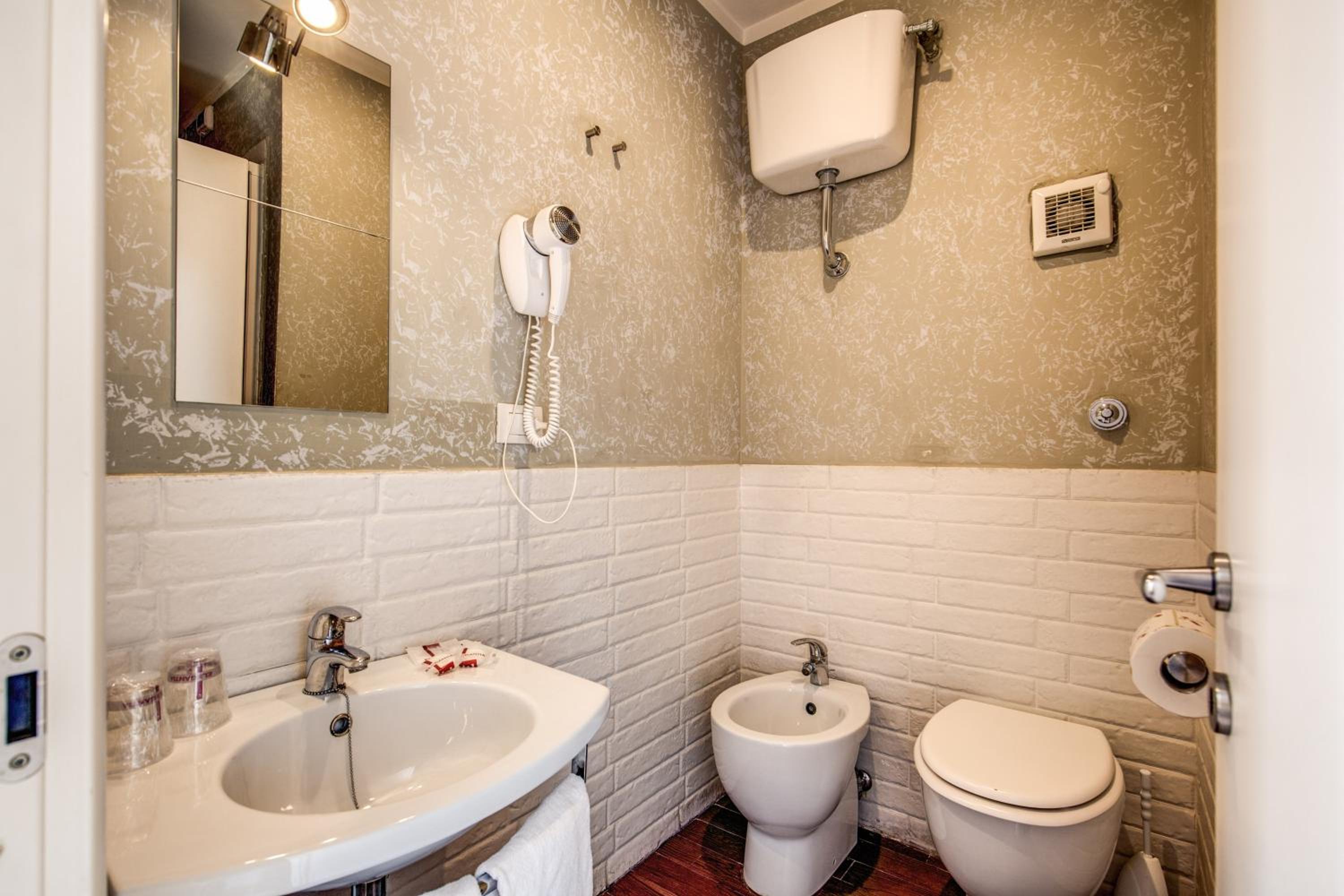 Classic Quadruple Room photo 2