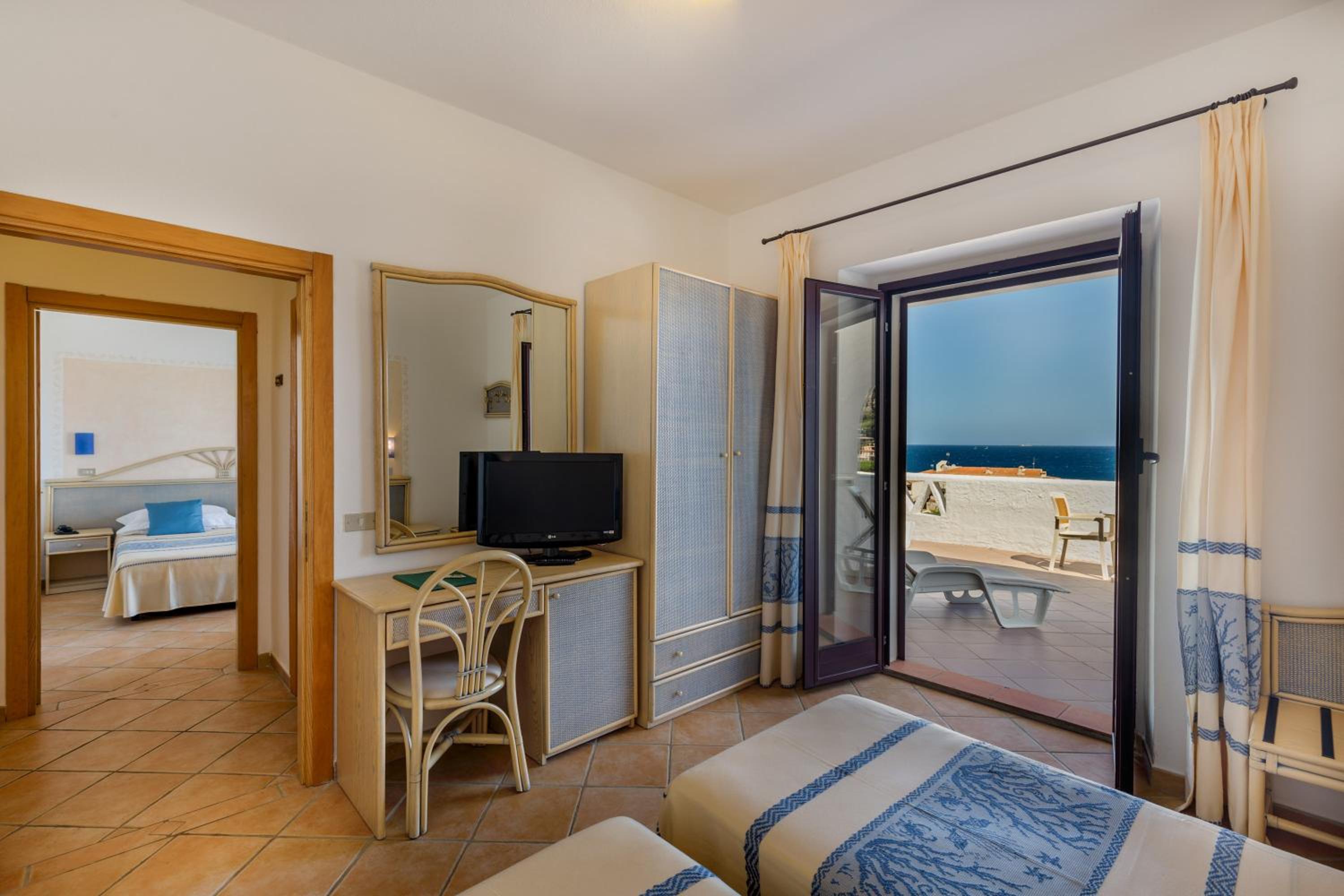 Two Connecting Rooms with Sea View photo 2