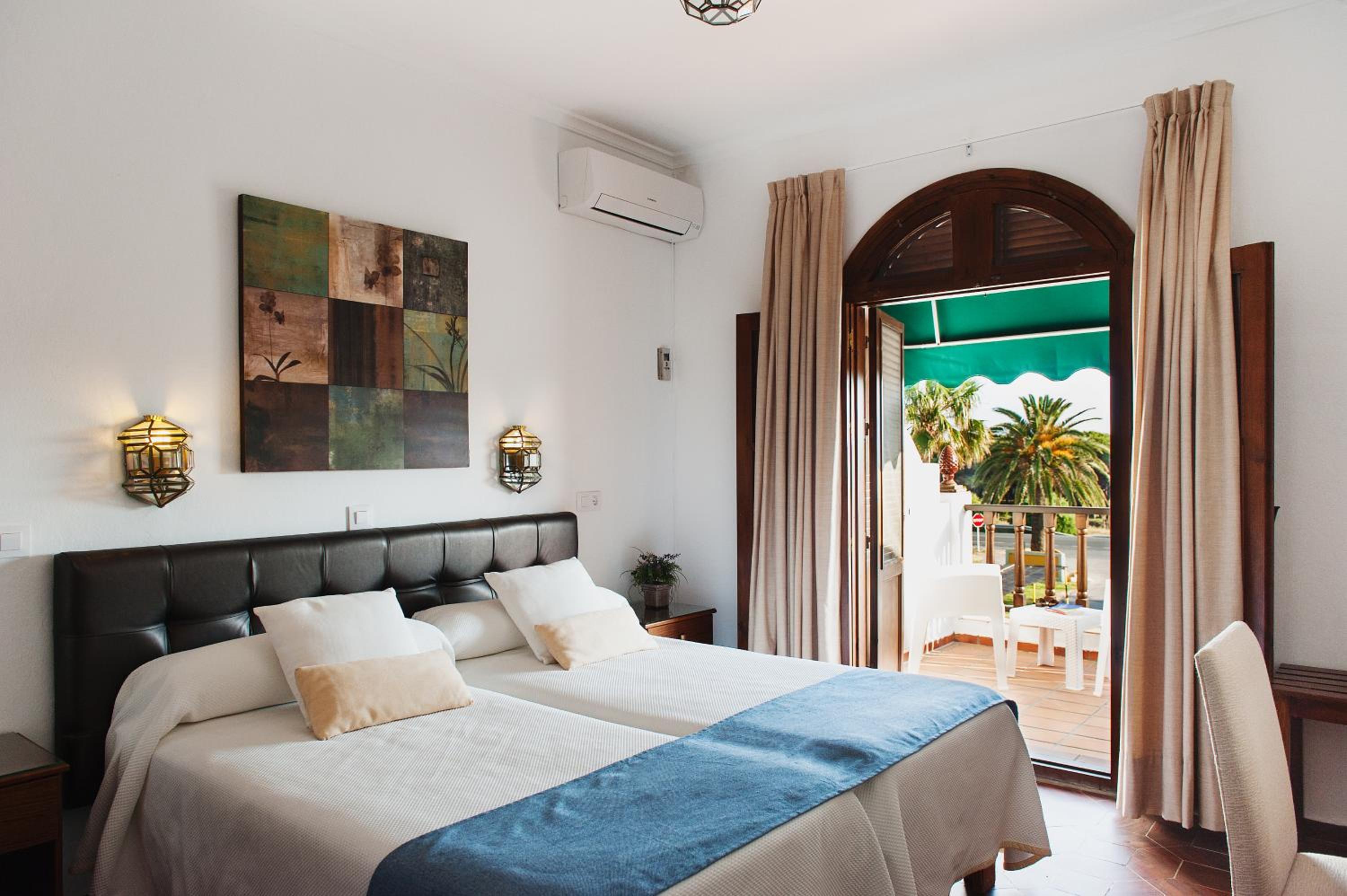 Standard Double or Twin Room photo 2