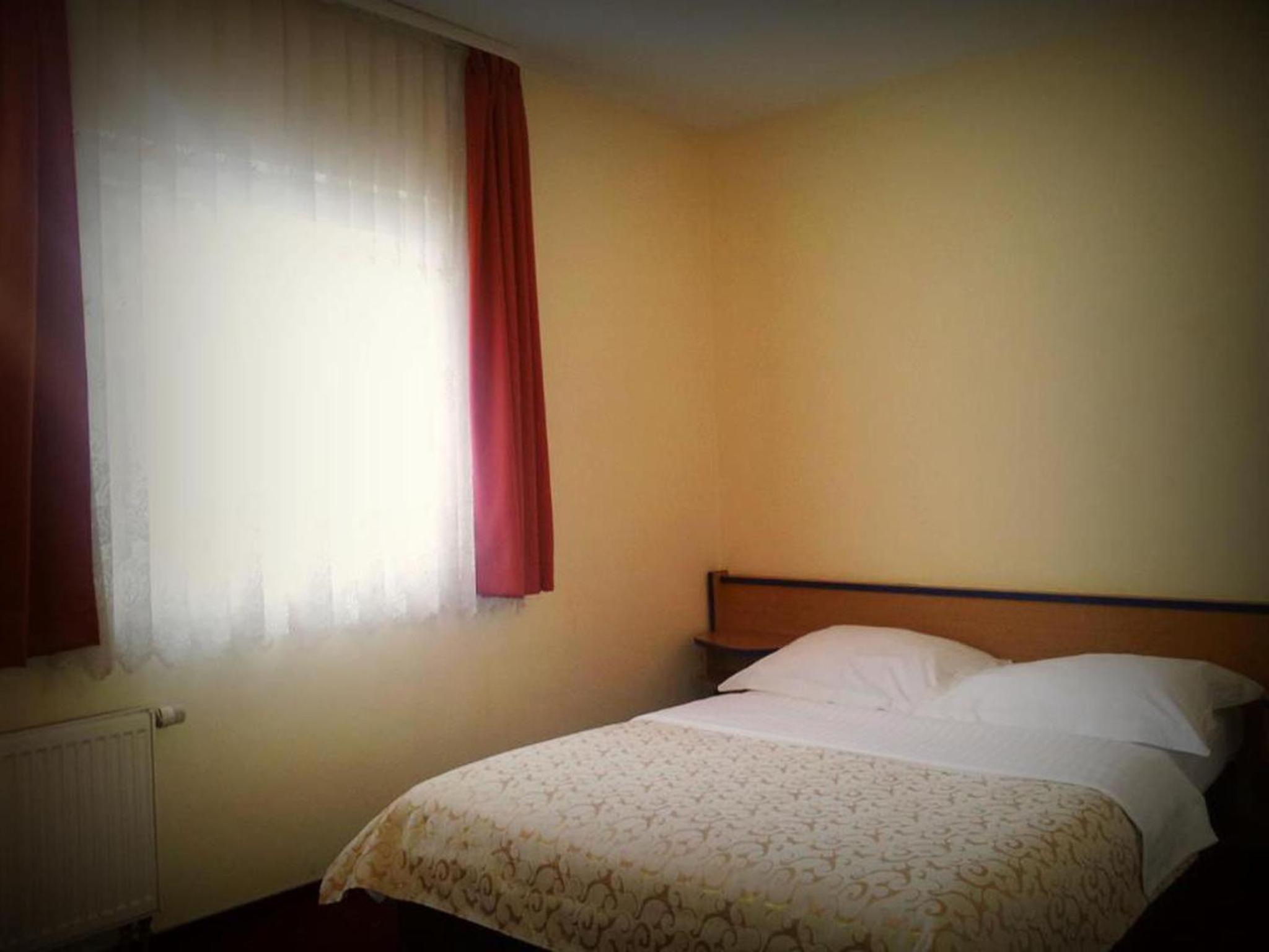 Double Room - Photo 18