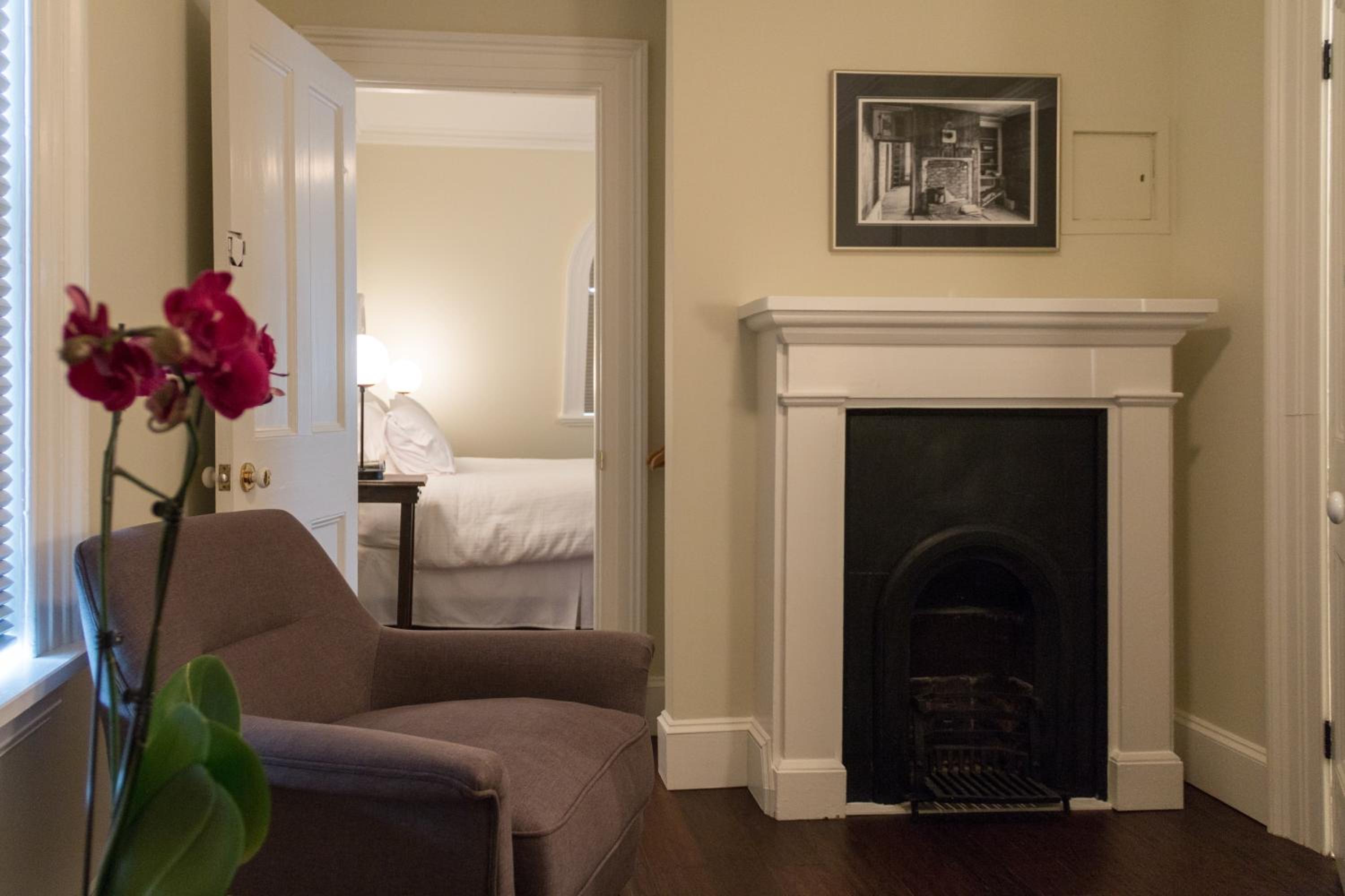 Queen Suite photo 1