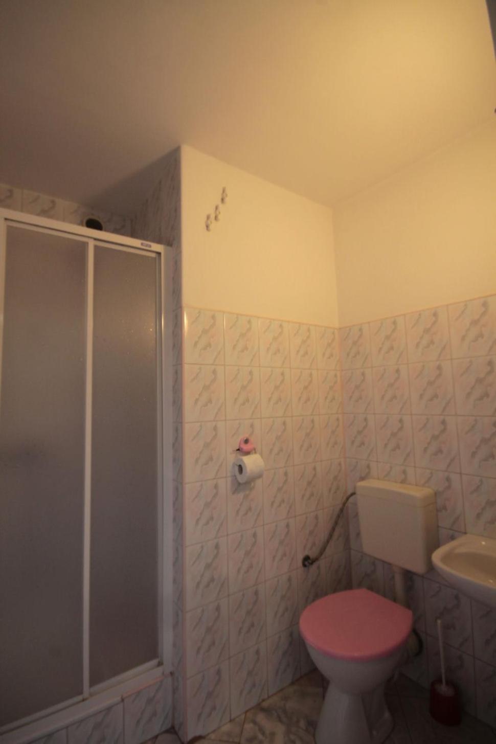 Double Room with Private Bathroom - Photo 3