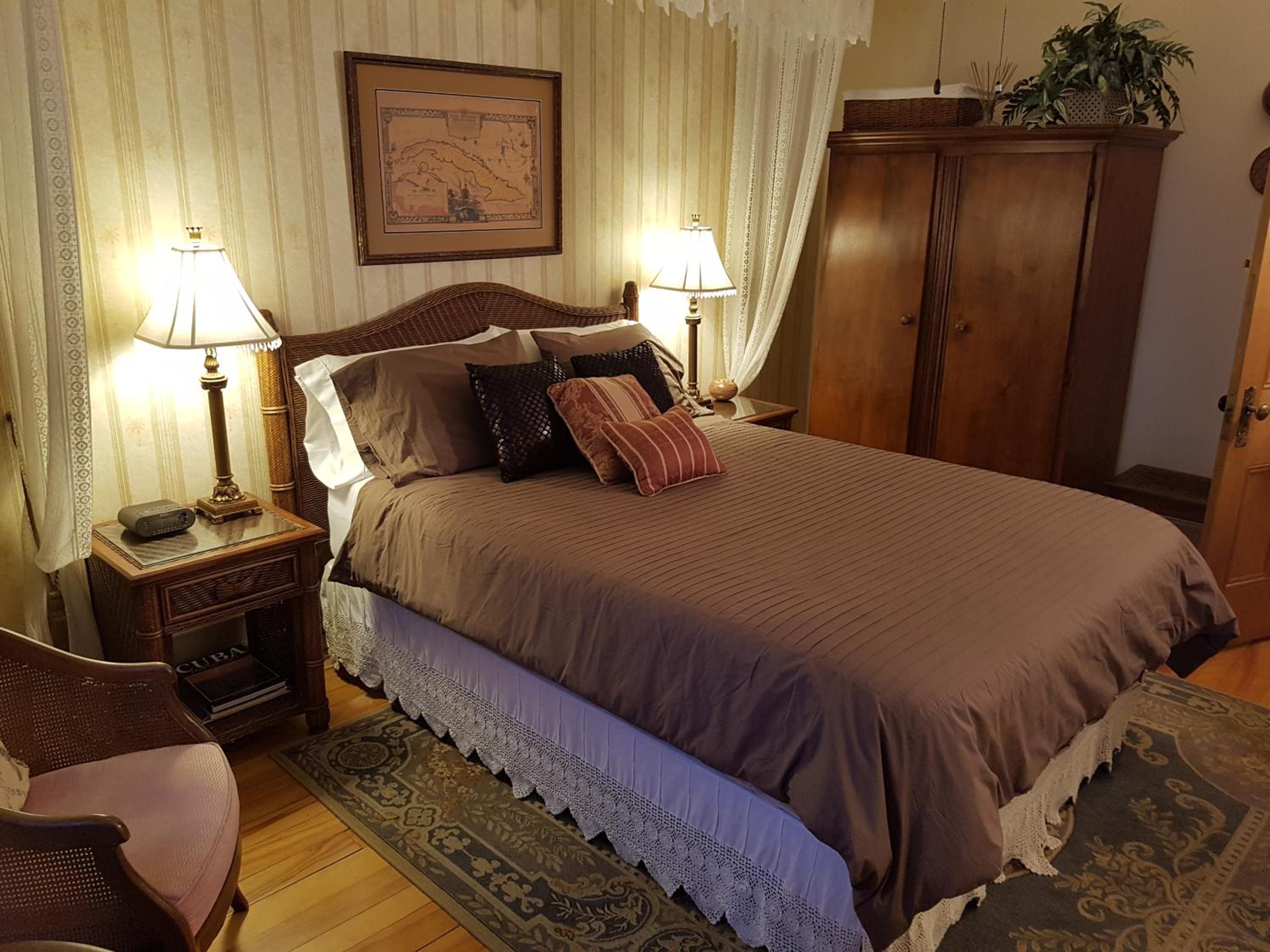 Queen Room photo 1