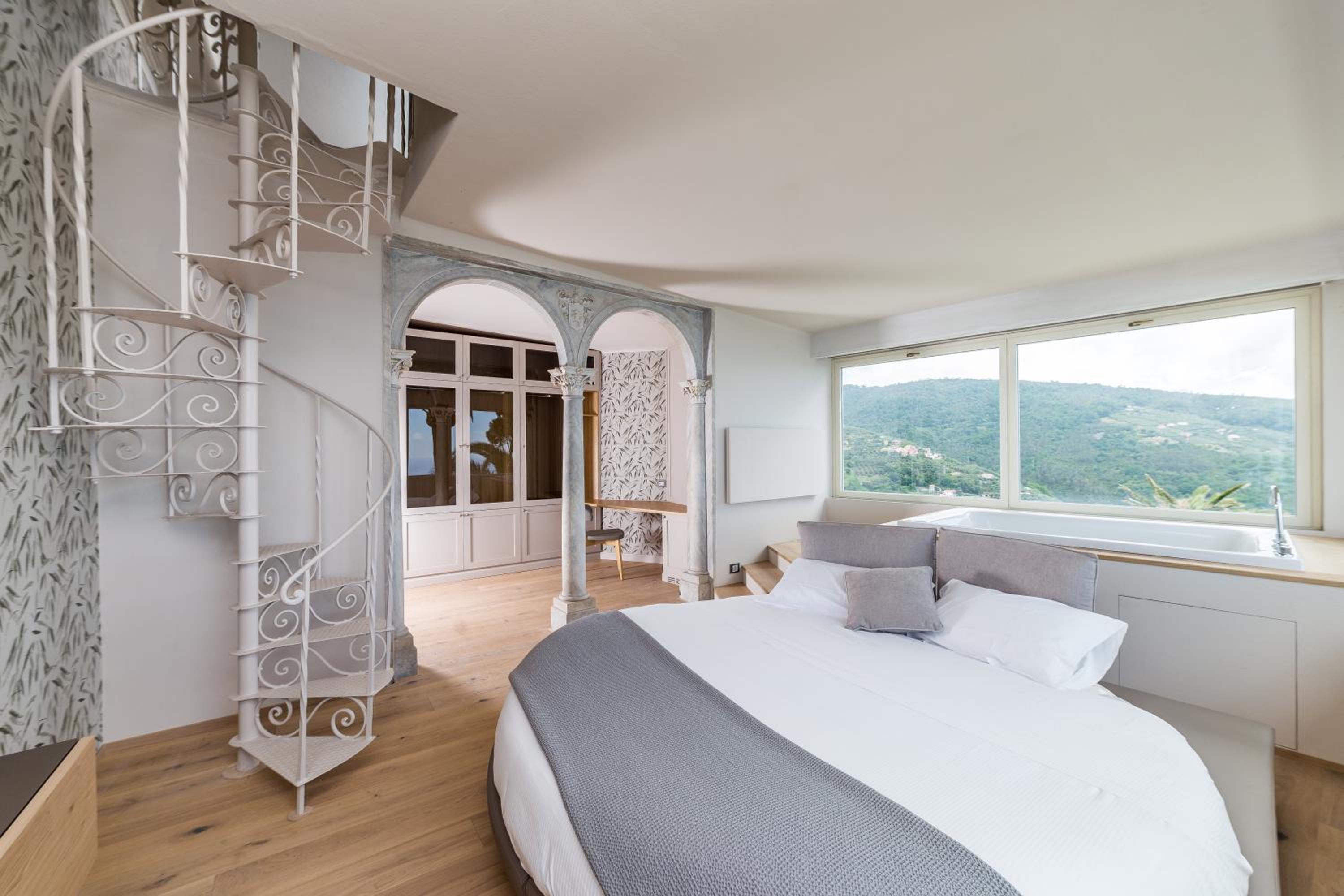 Suite with sea view and Jacuzzi photo 1
