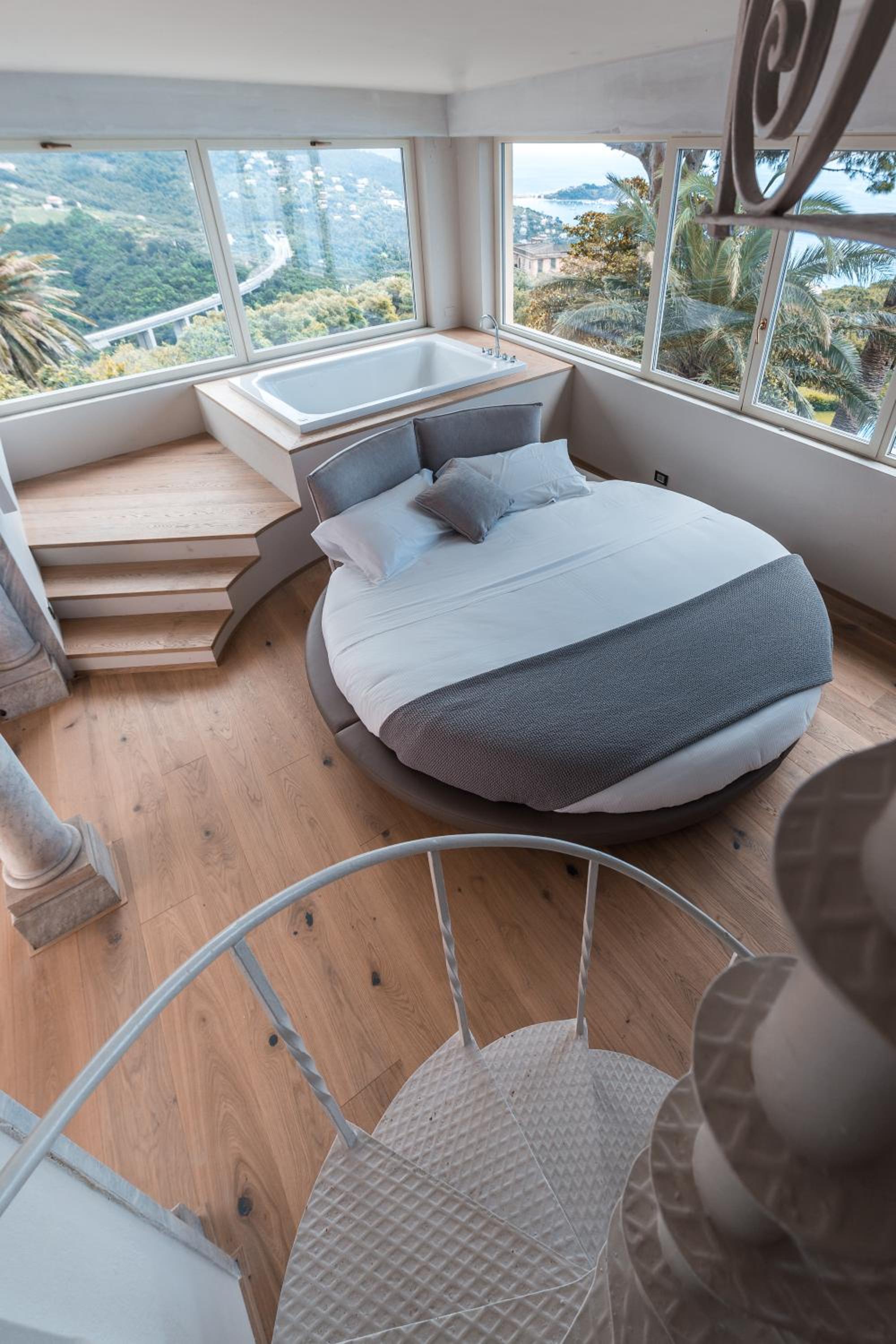 Suite with sea view and Jacuzzi photo 2
