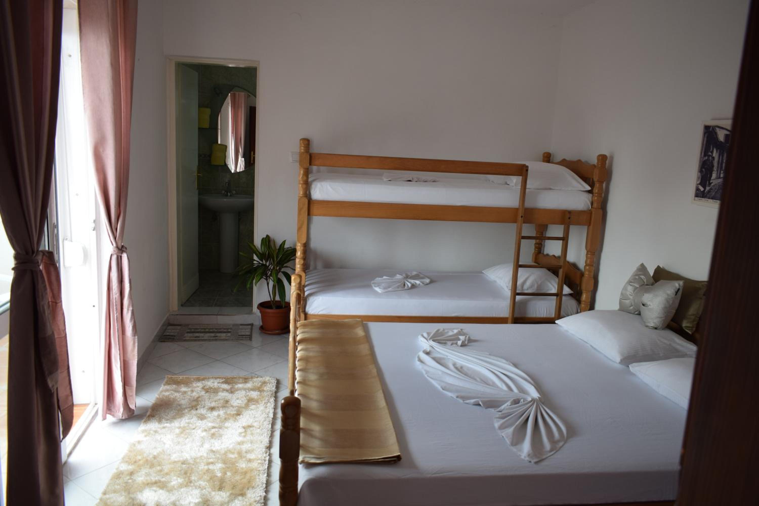 Quadruple Room with Balcony photo 2