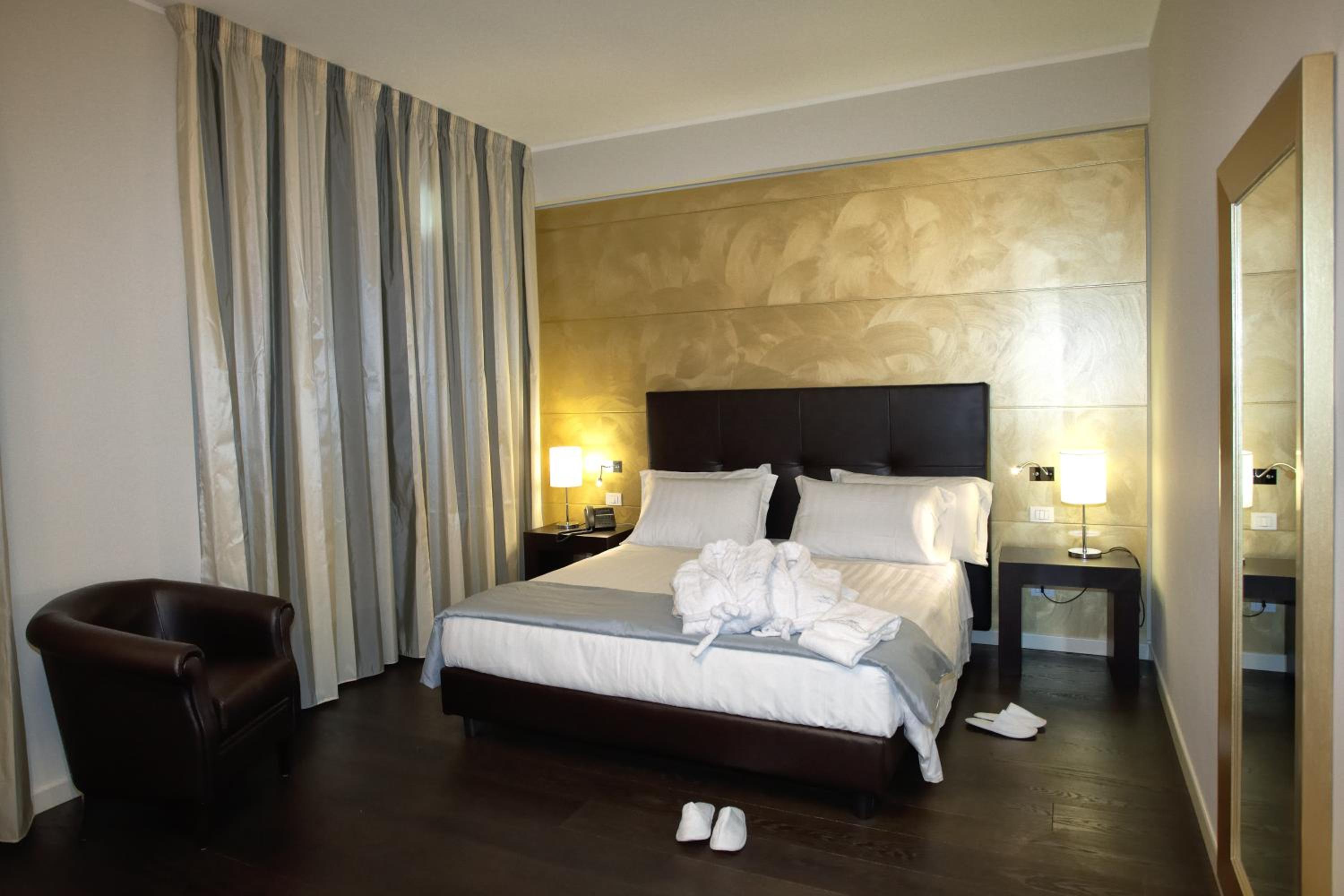 Double Room - Photo 2