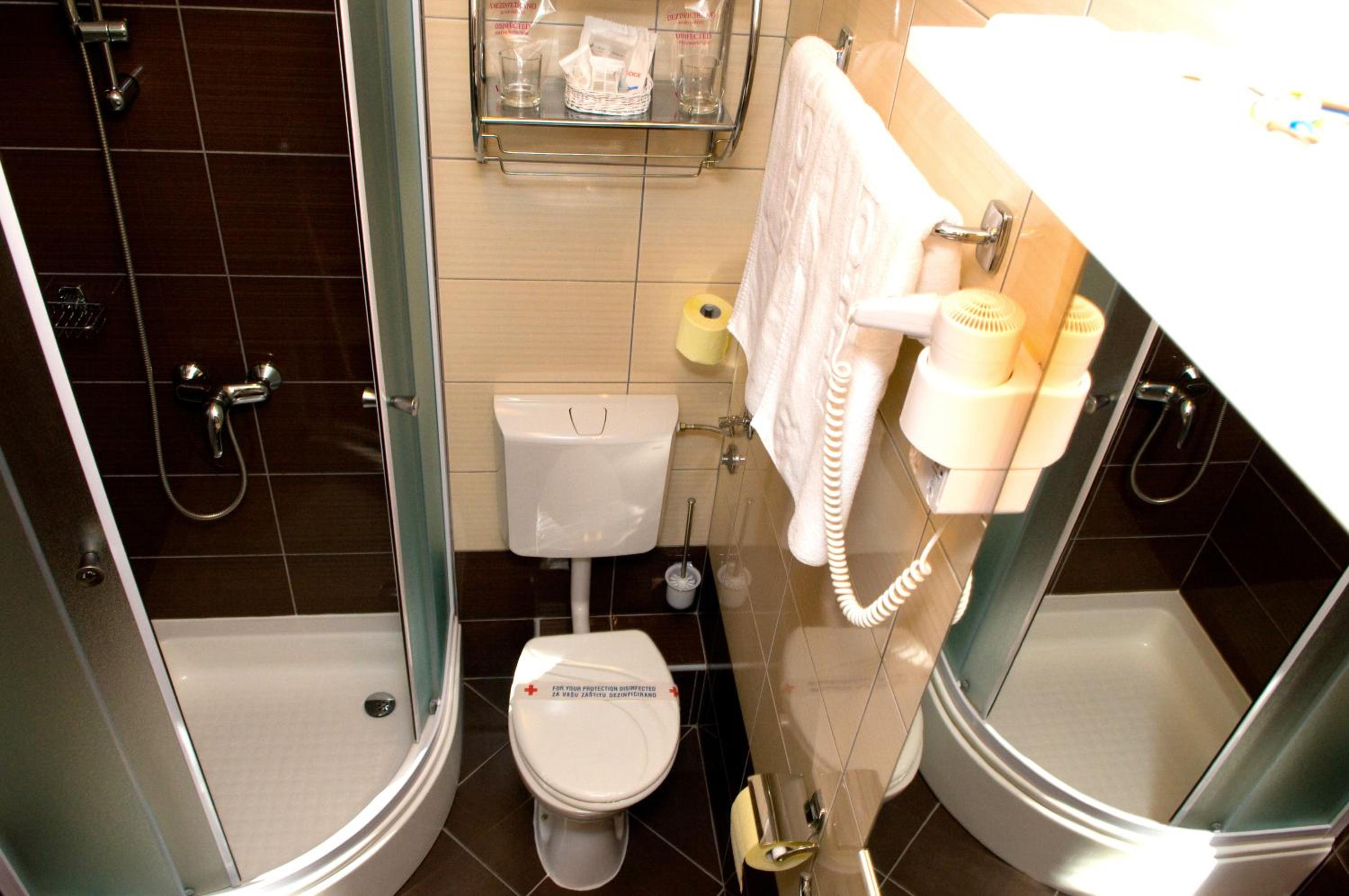 Standard Double or Twin Room with Balcony - Photo 5