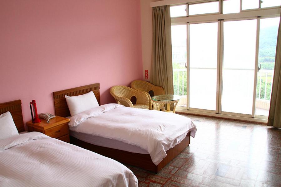Double or Twin Room with Side Sea View photo 2