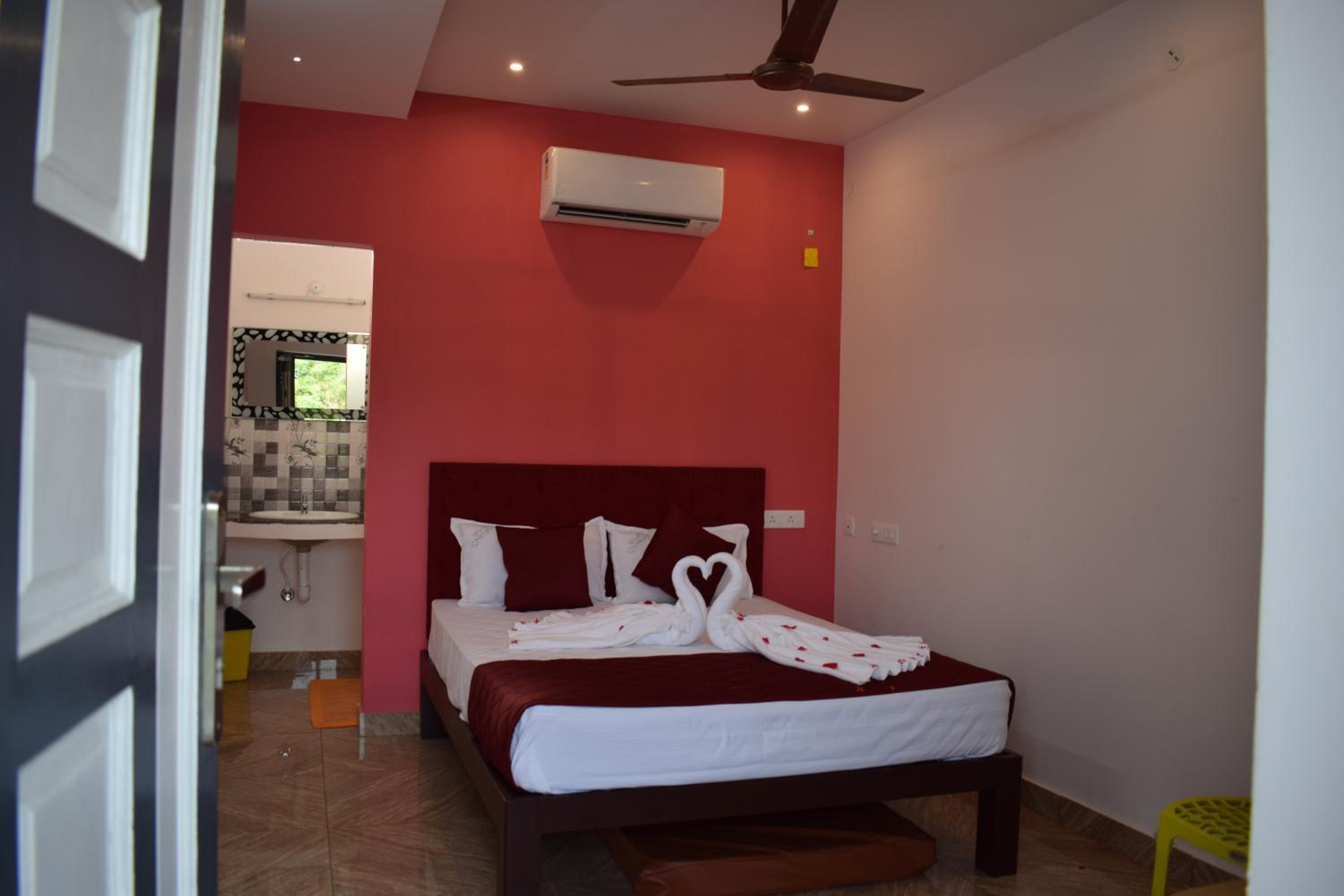 Deluxe Double Room - Photo 9