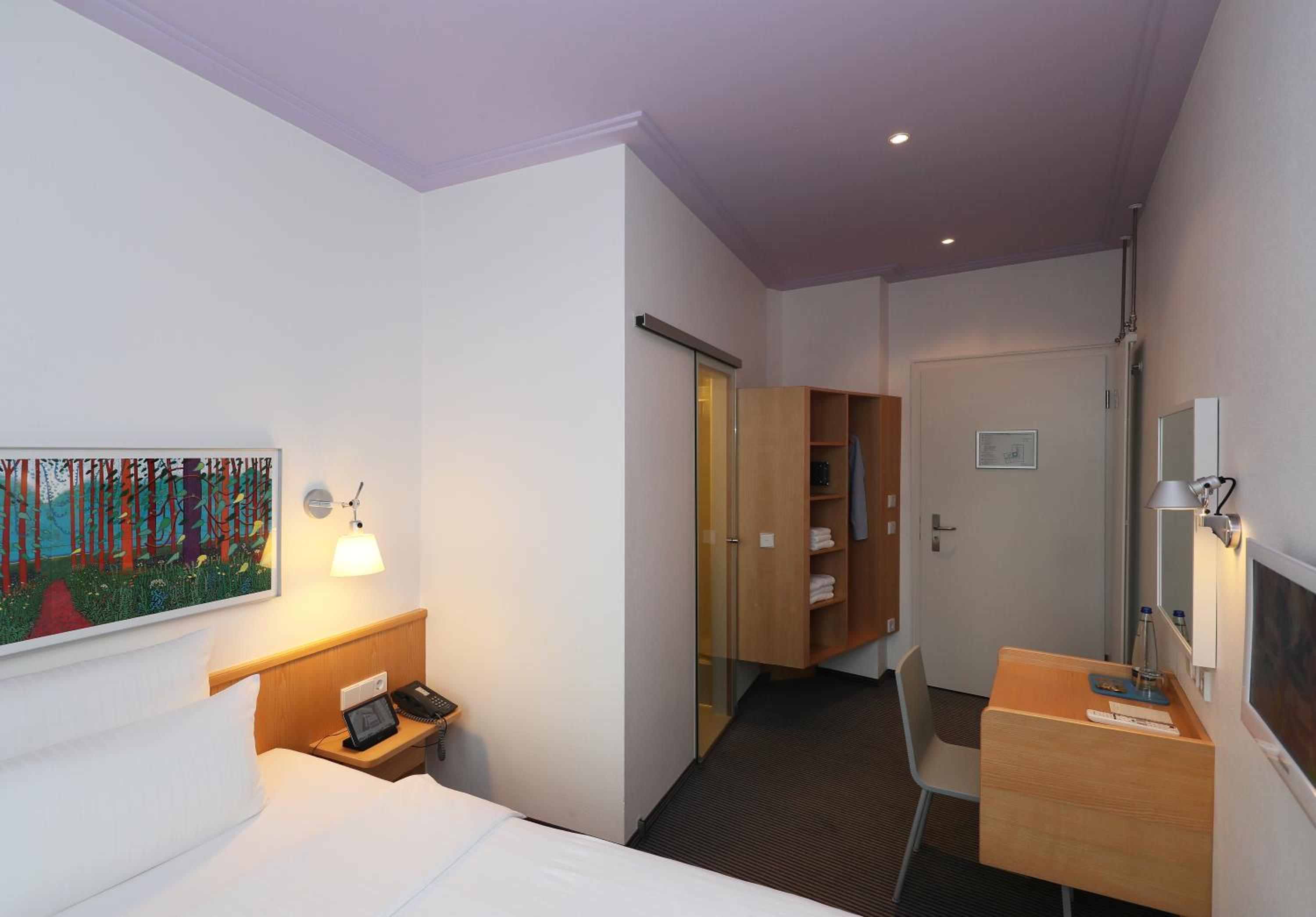Cozy Single Room thumbnail 6