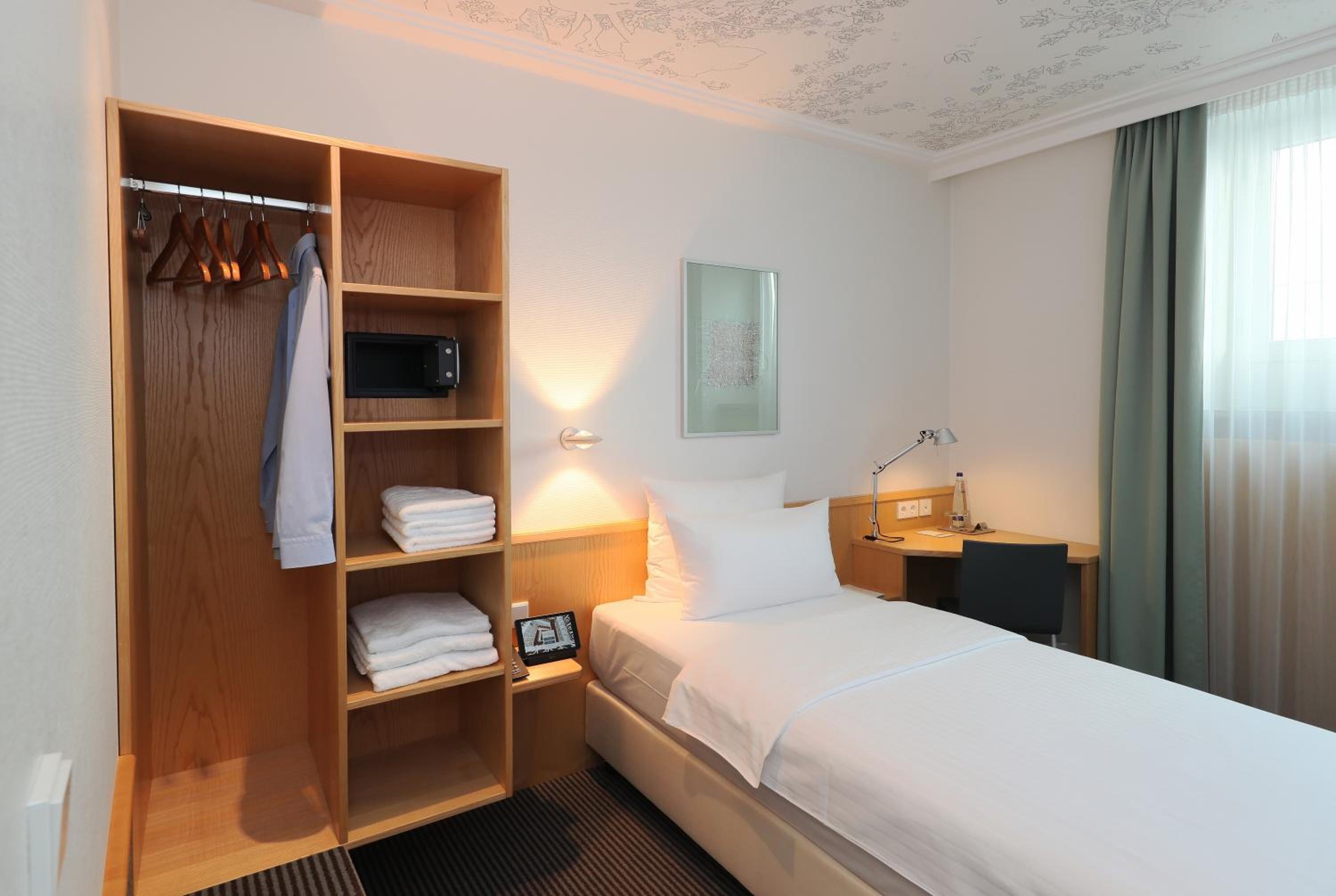 Cozy Single Room thumbnail 5
