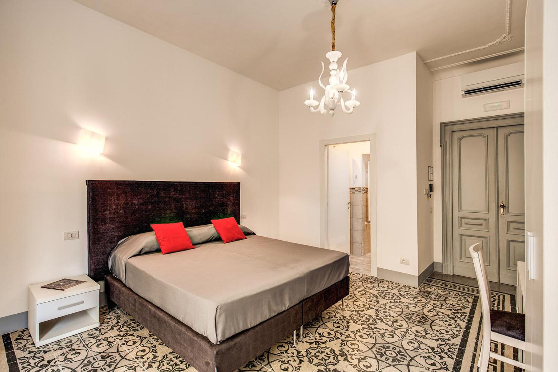 Superior Double or Twin Room with City View photo 3