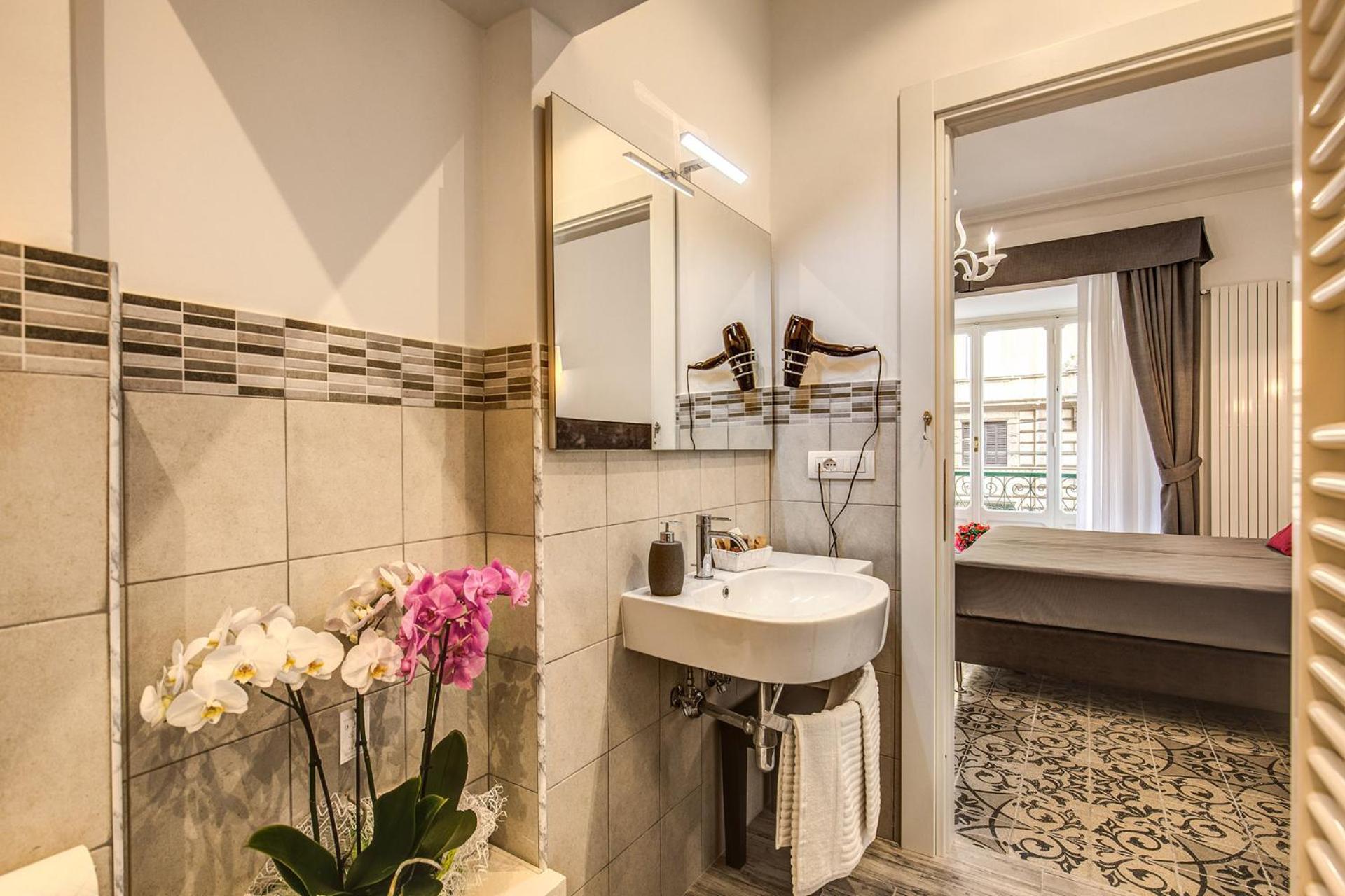 Superior Double or Twin Room with City View photo 2