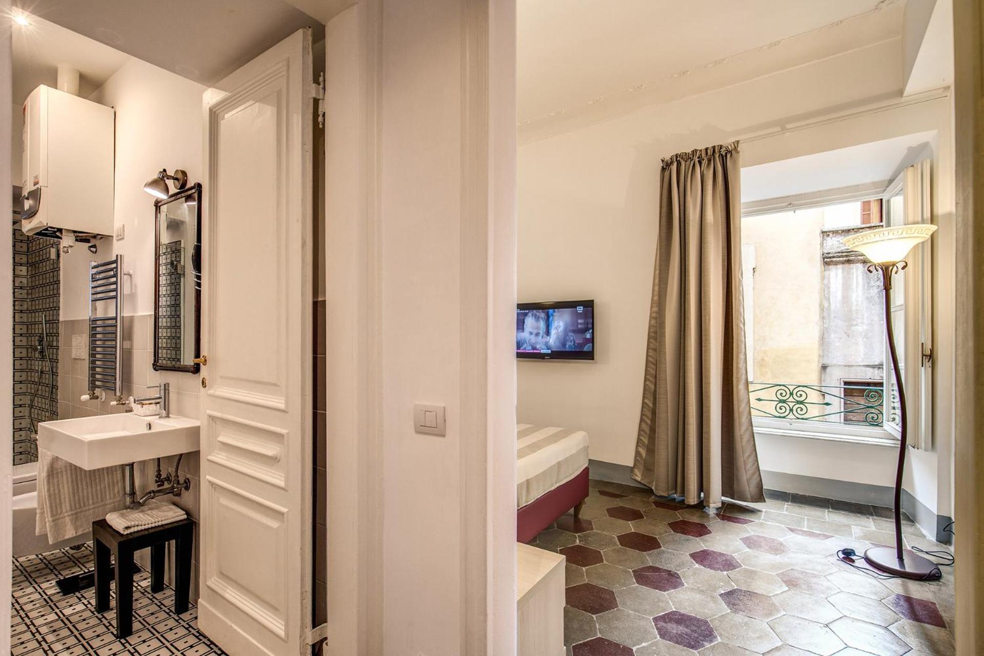 Double or Twin Room with Private Bathroom photo 3