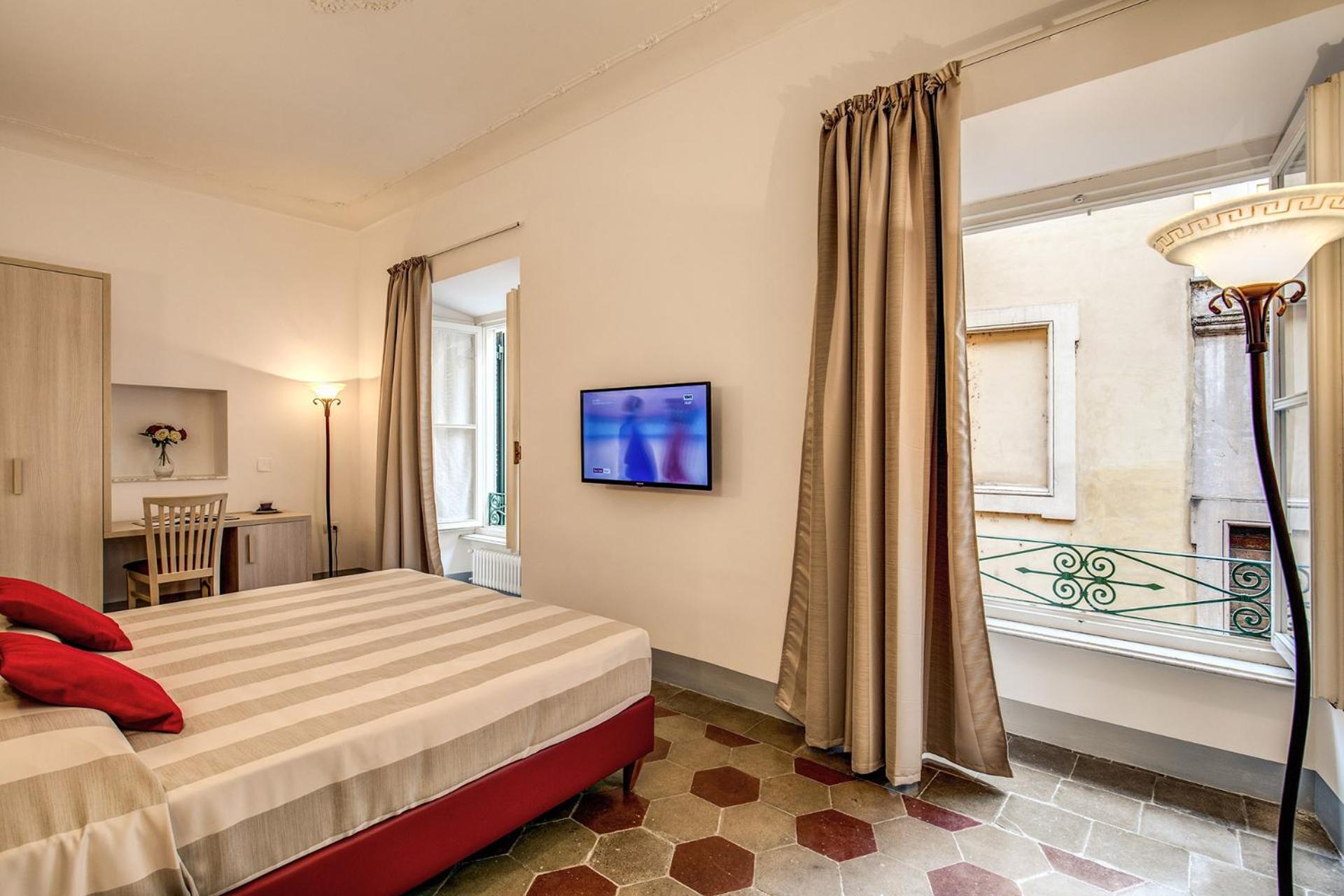 Double or Twin Room with Private Bathroom photo 3