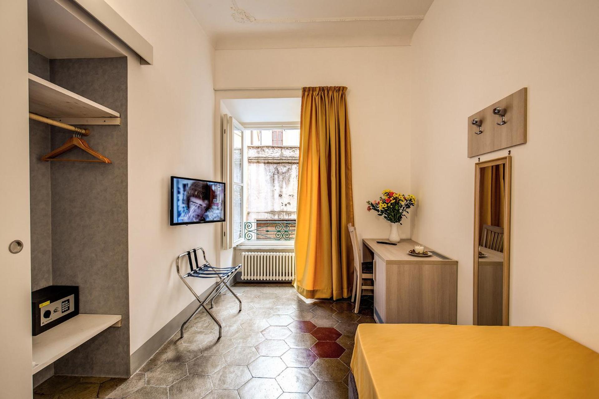 Single Room with Private External Bathroom photo 2