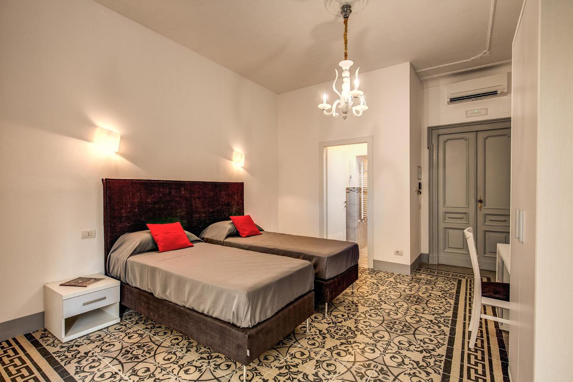 Superior Double or Twin Room with City View photo 3