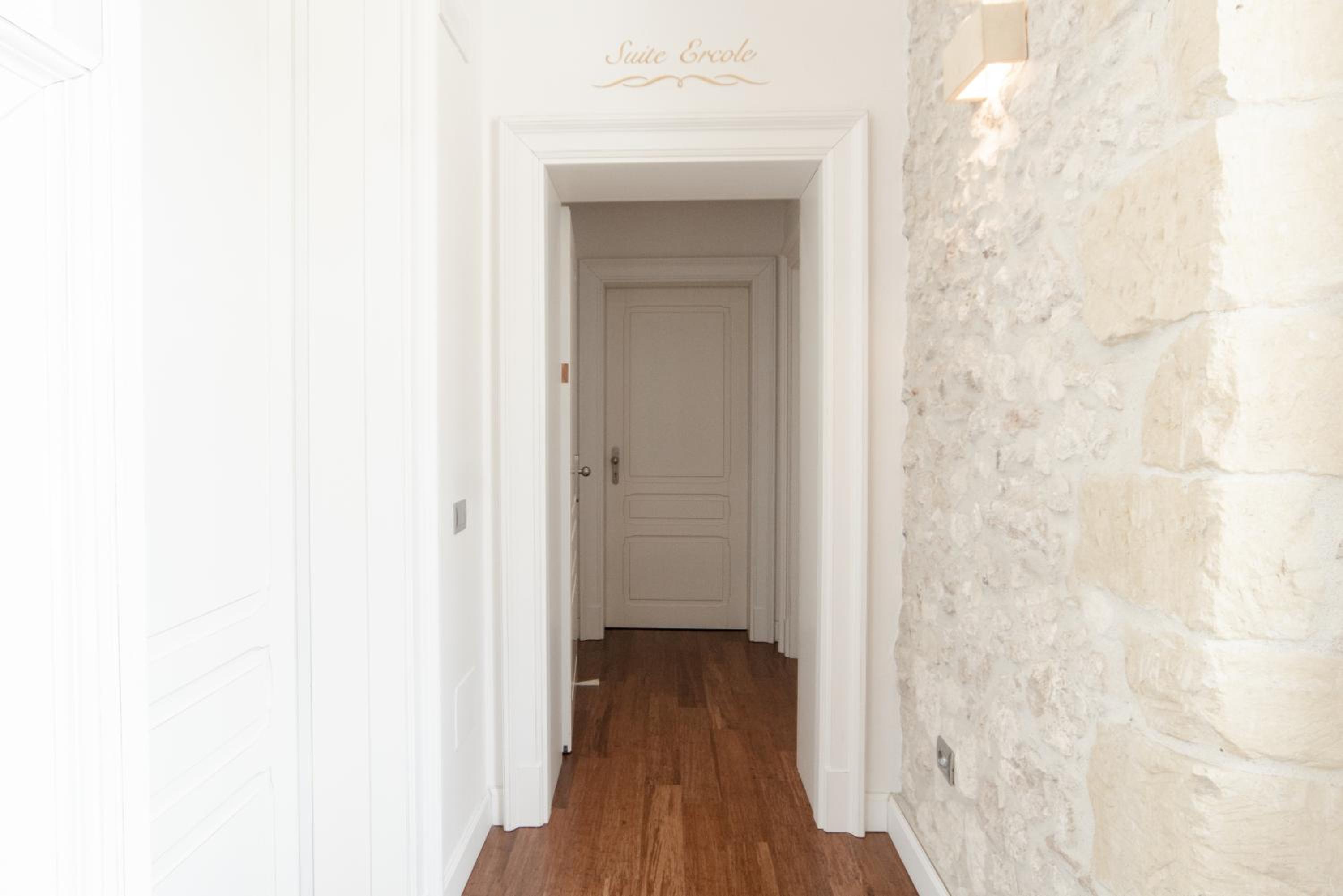 Suite - Split Level