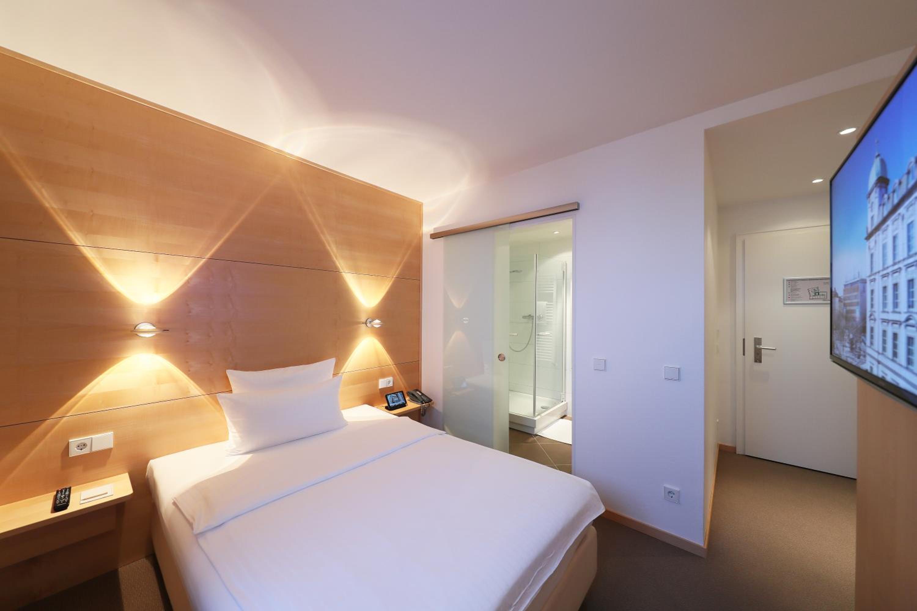 Urban Single Room thumbnail 5