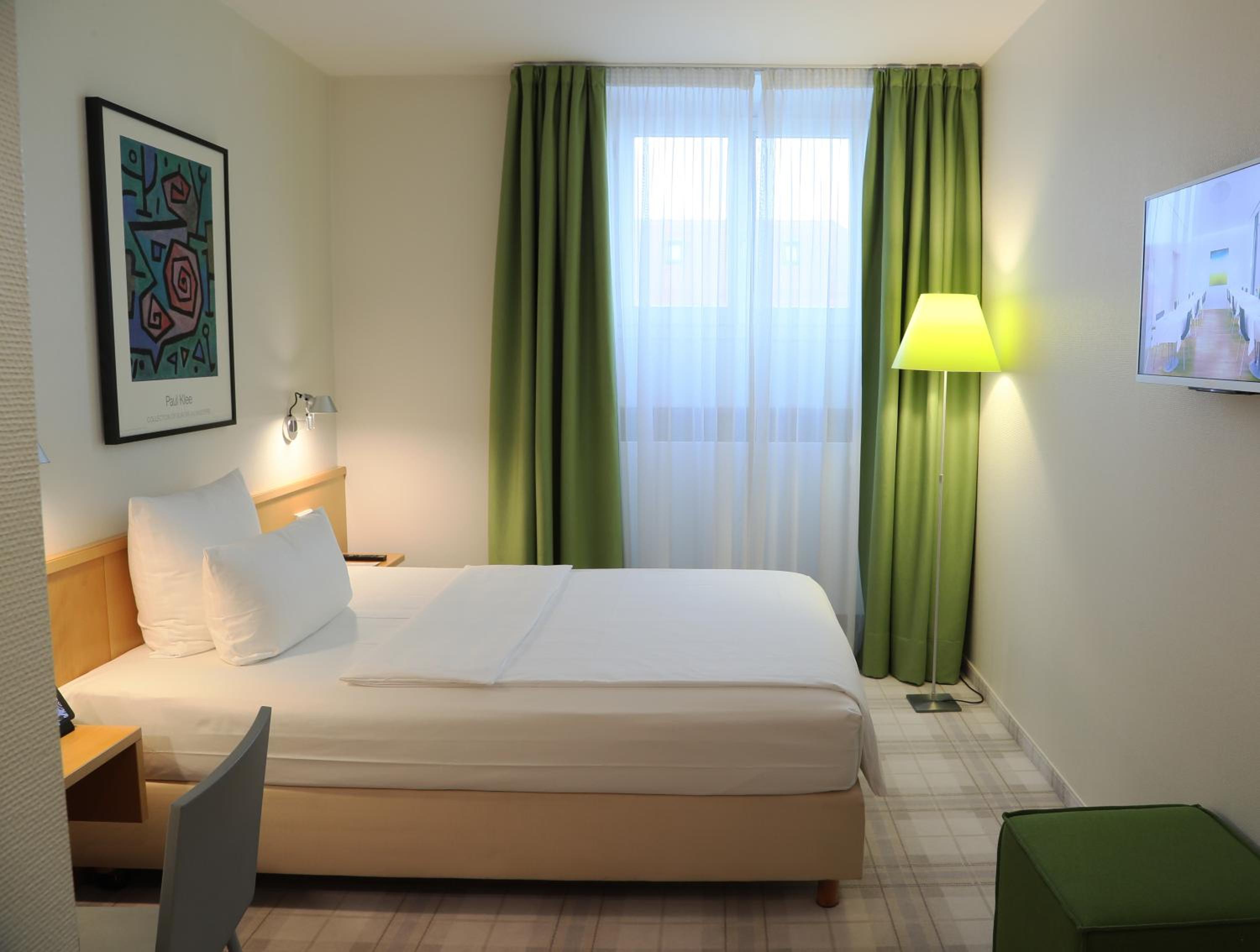 Urban Single Room thumbnail 6