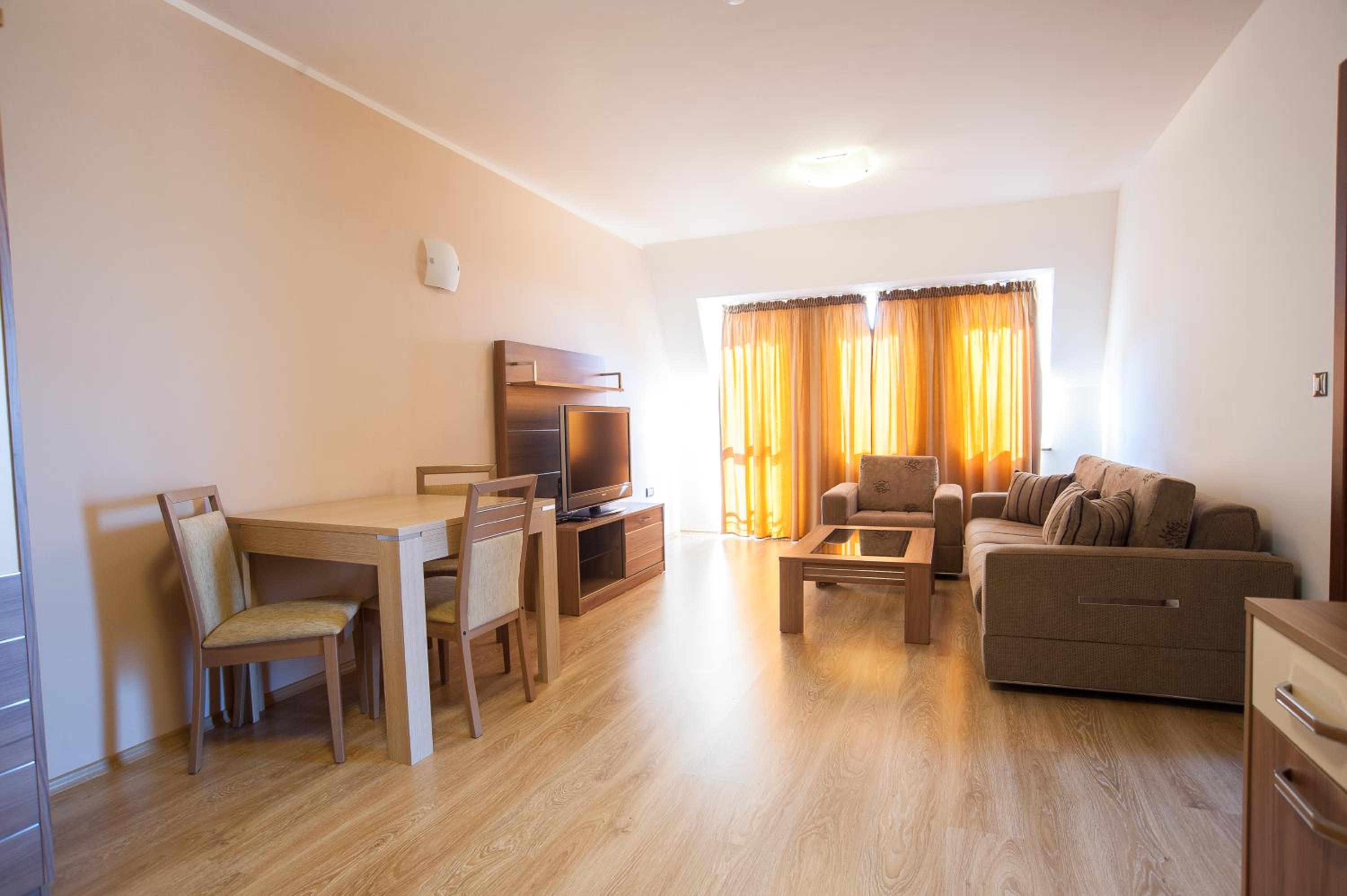 One-Bedroom Suite (2 Adults + 2 Children) photo 3