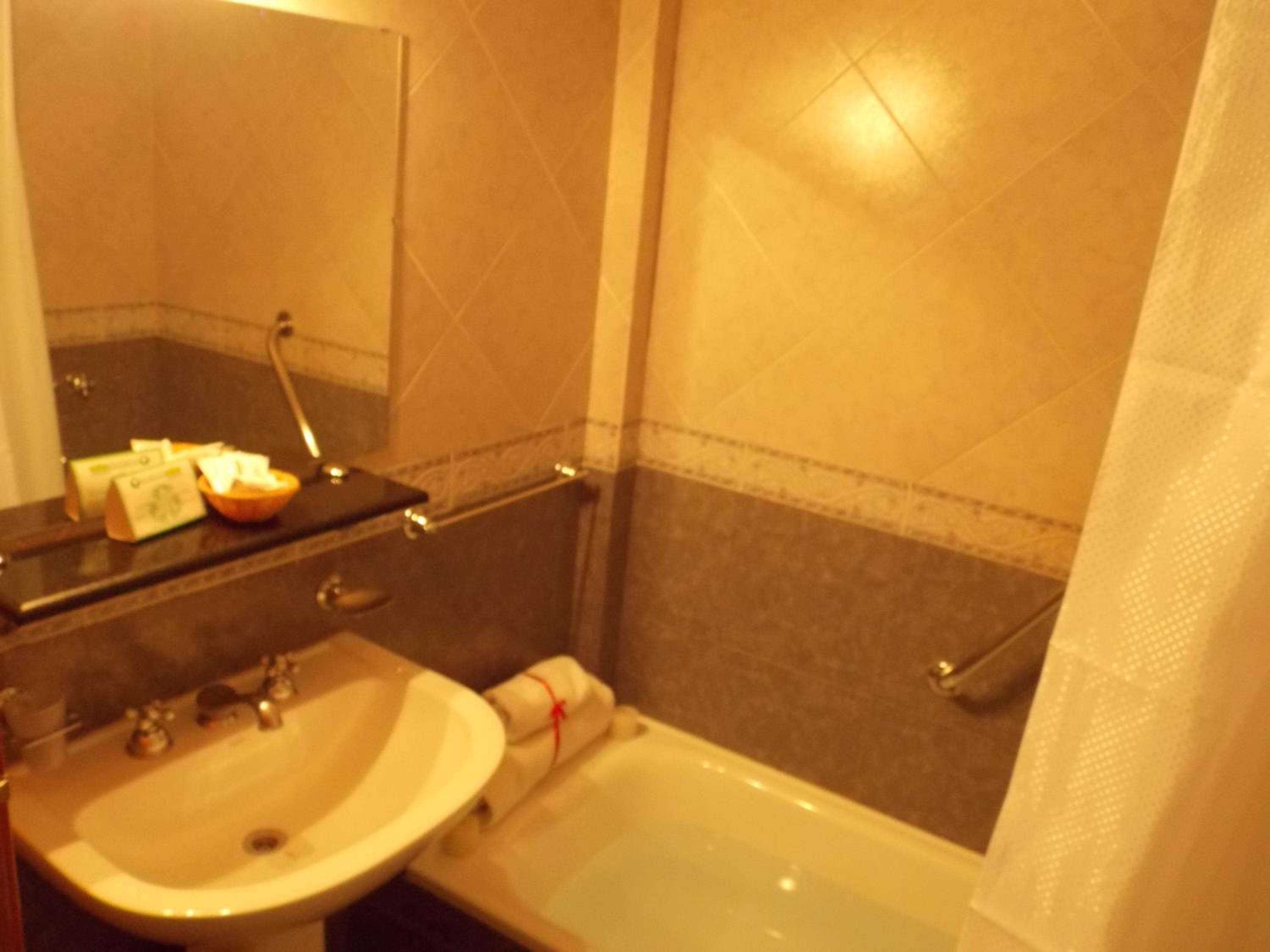Basic Triple Room photo 2