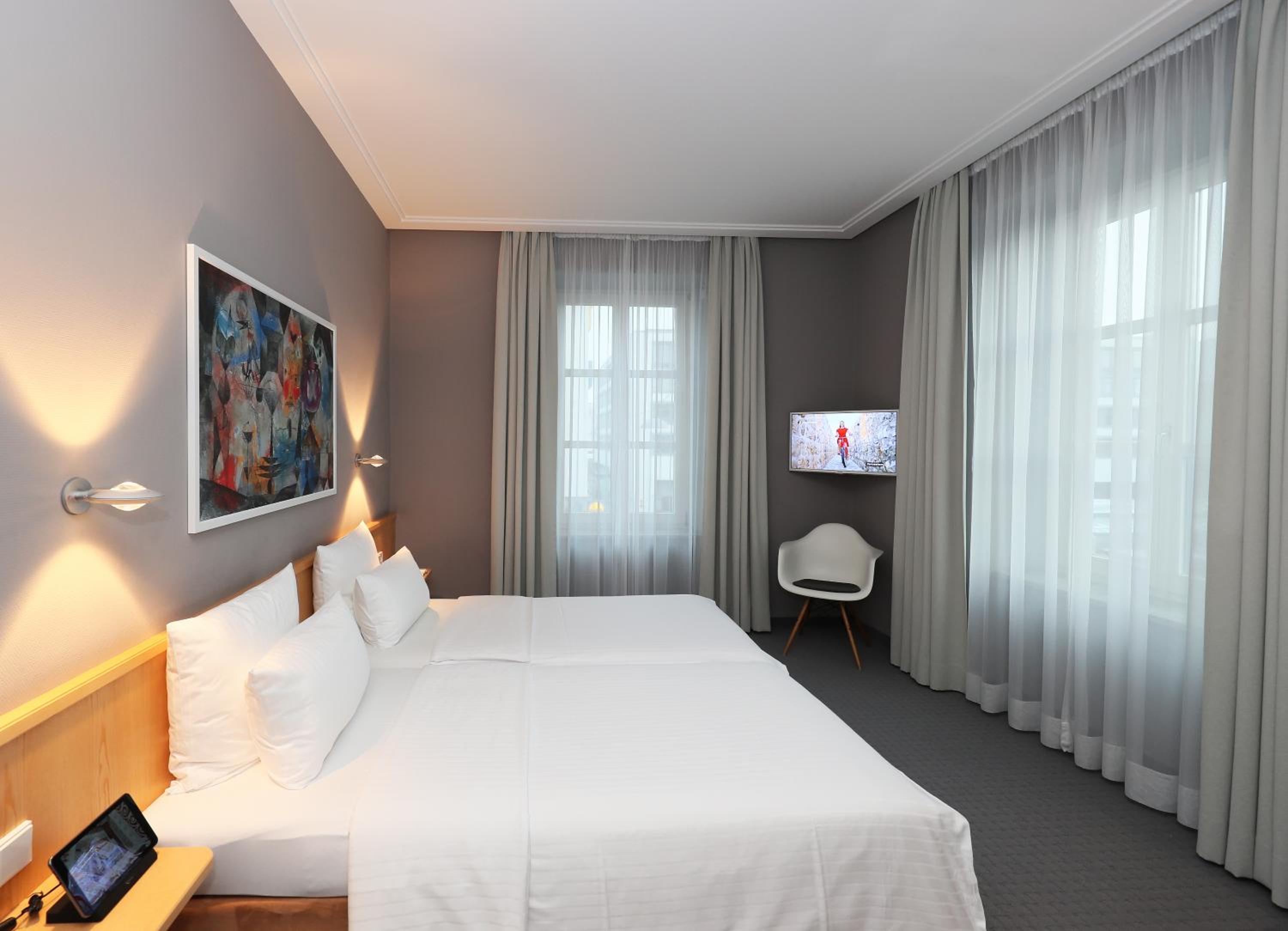 Grand Double Room thumbnail 5