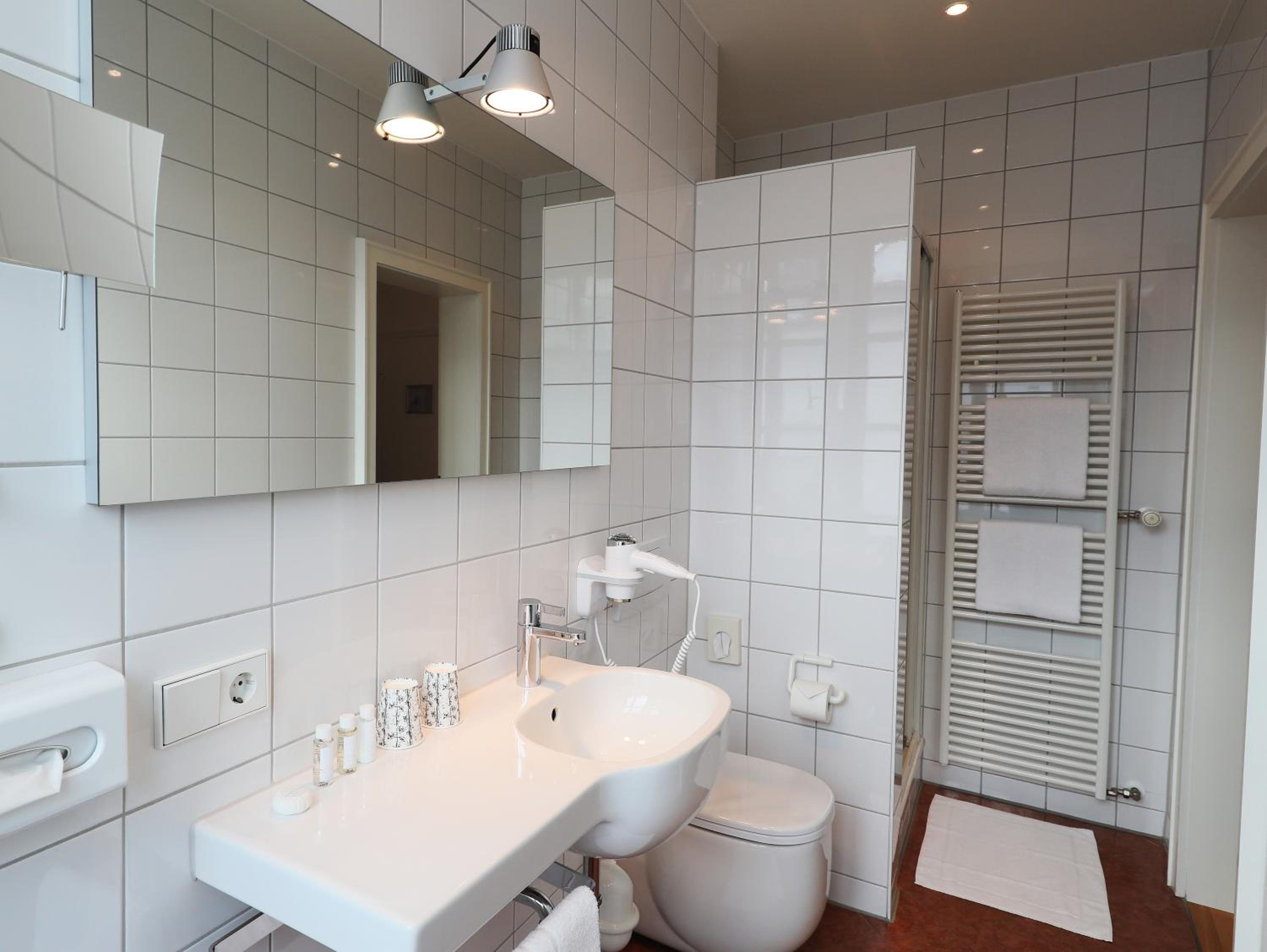 Urban Double Room thumbnail 5