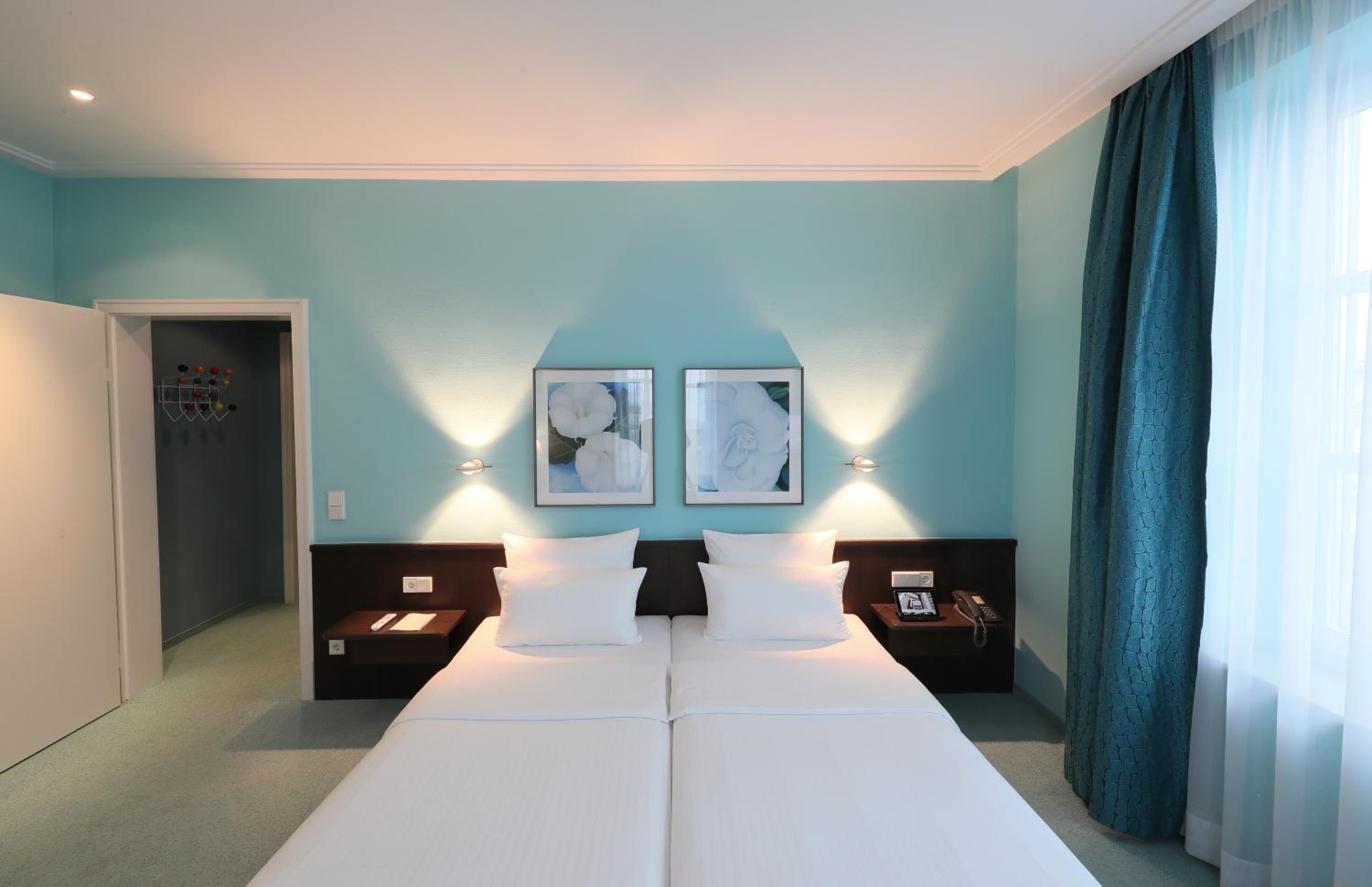 Grand Double Room thumbnail 6