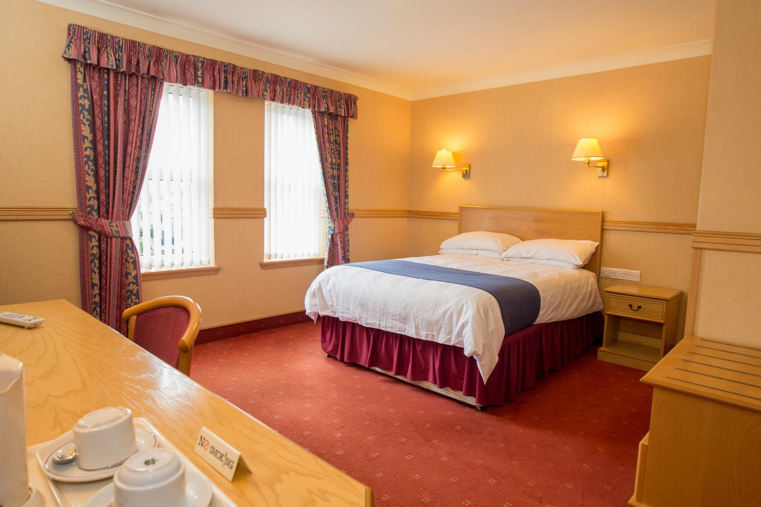 Double or Twin Room with Bathroom - Photo 3