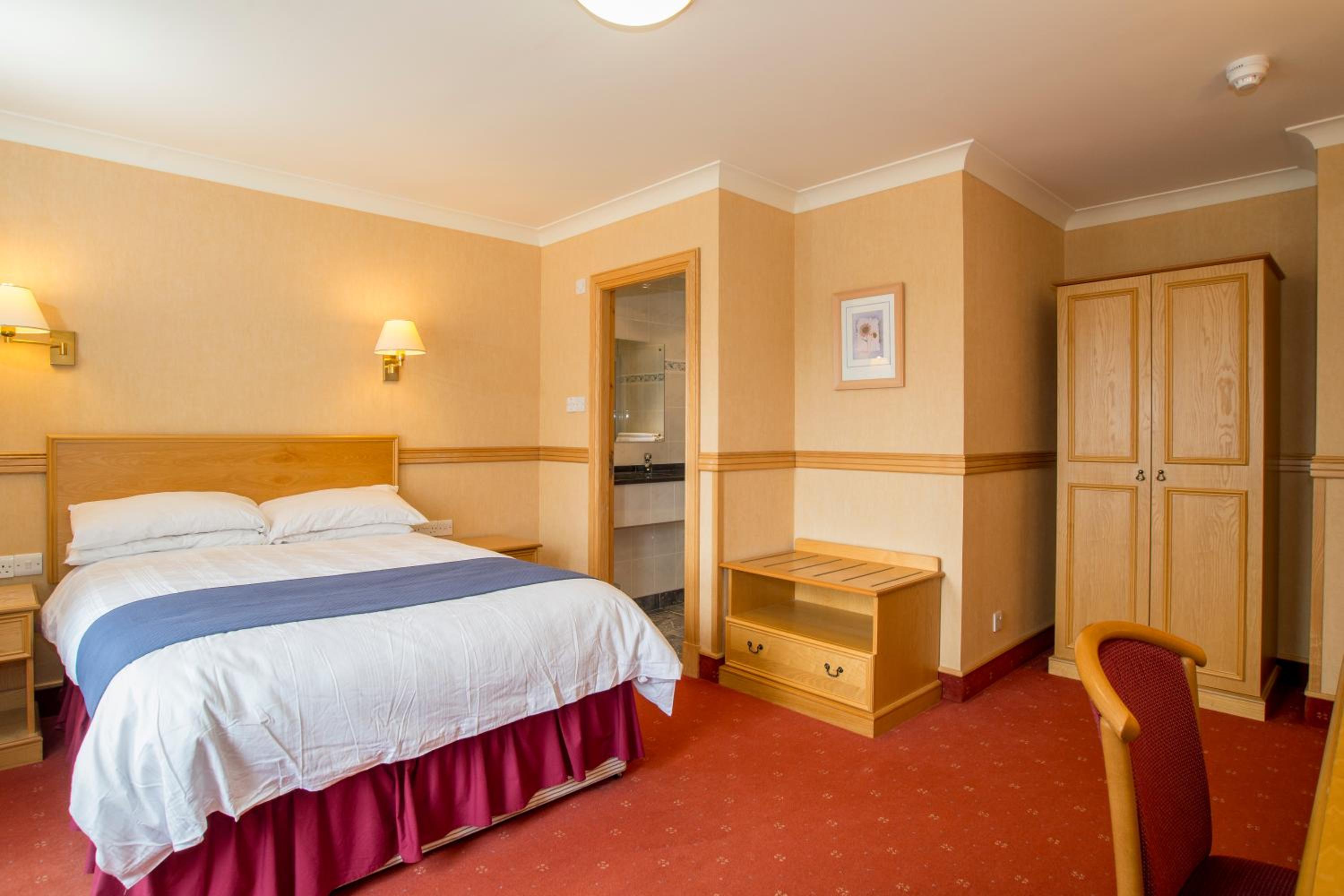 Double or Twin Room with Bathroom - Photo 1
