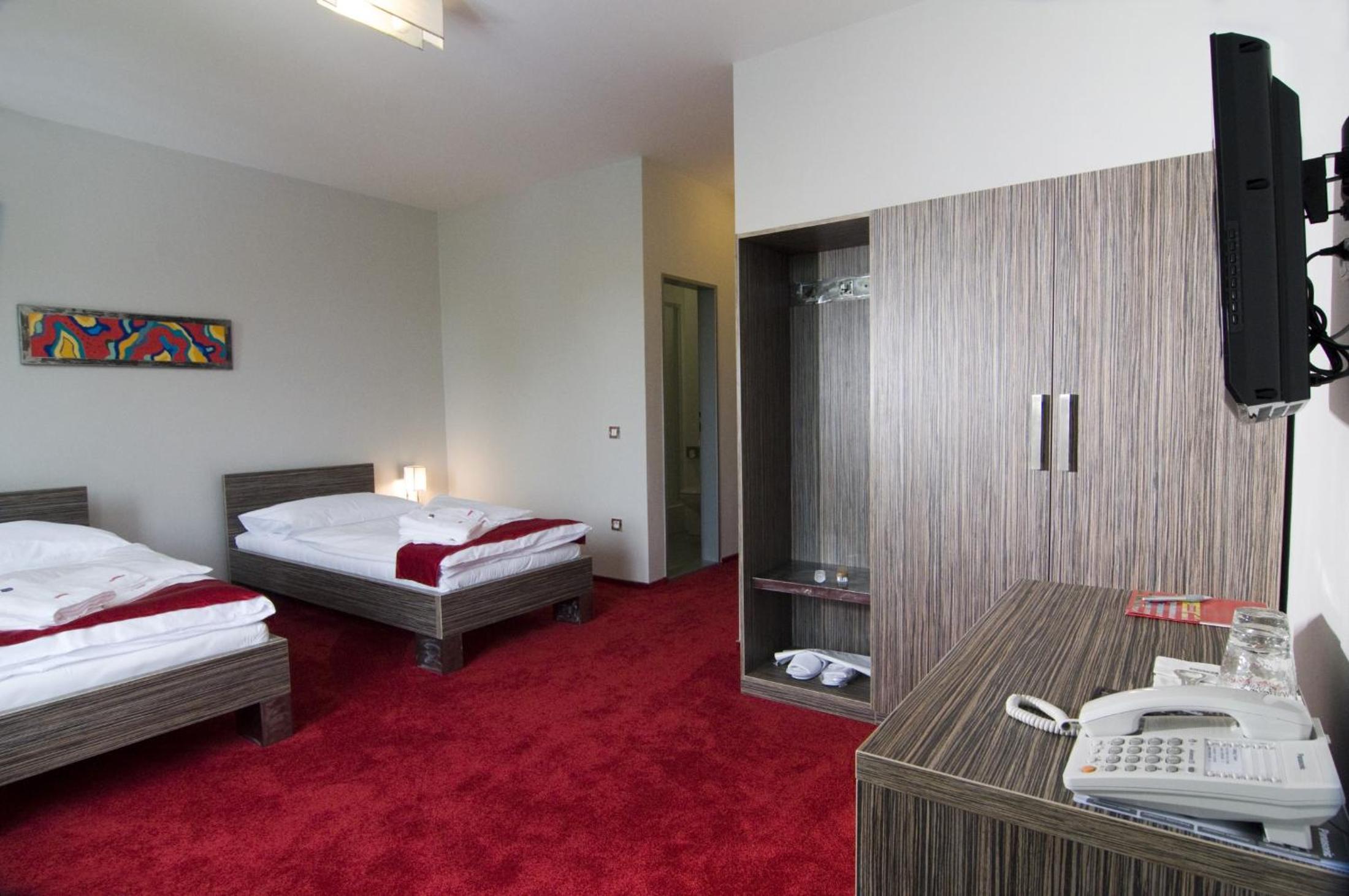 Twin Room - Photo 2
