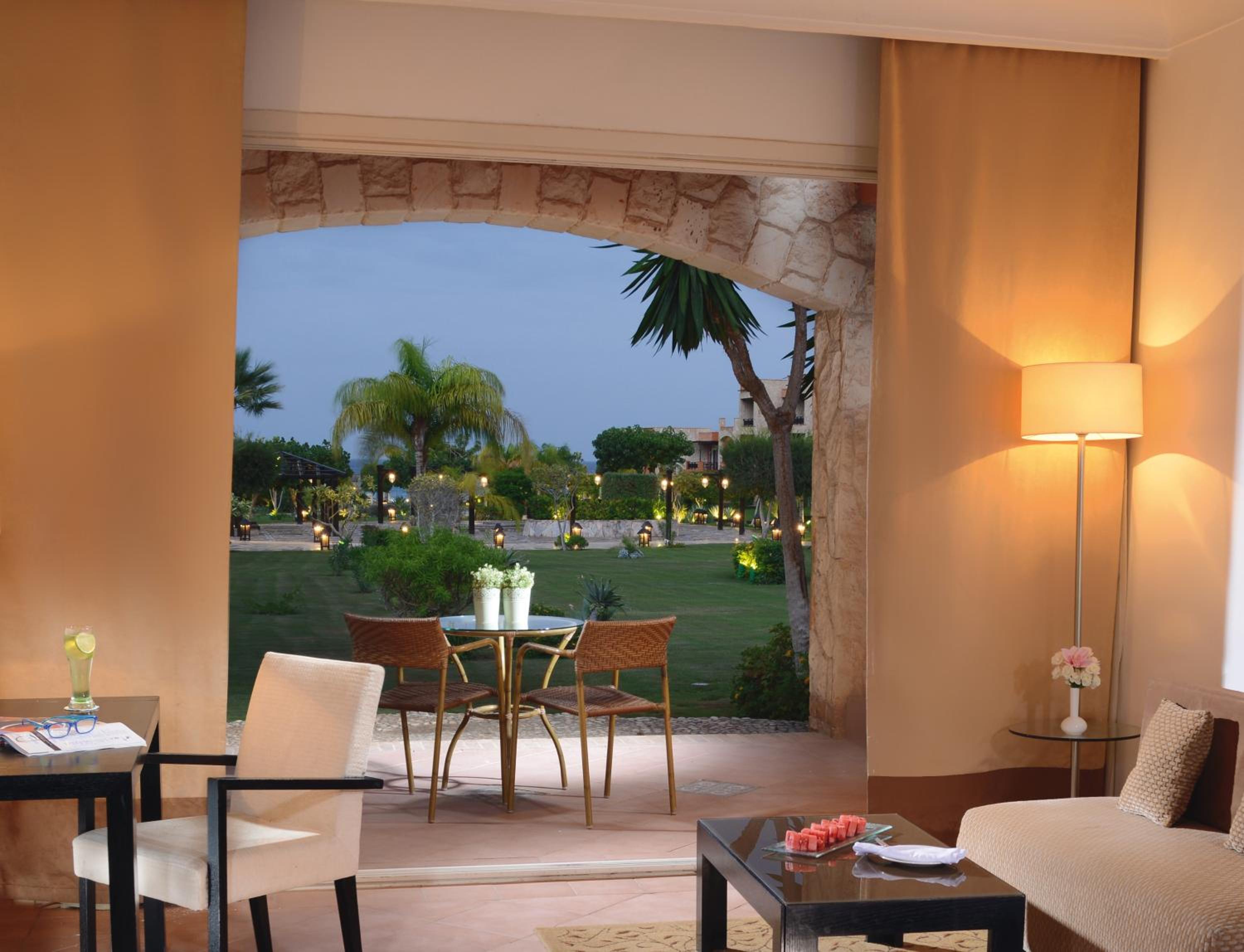 Deluxe King Room with Garden View - Photo 8