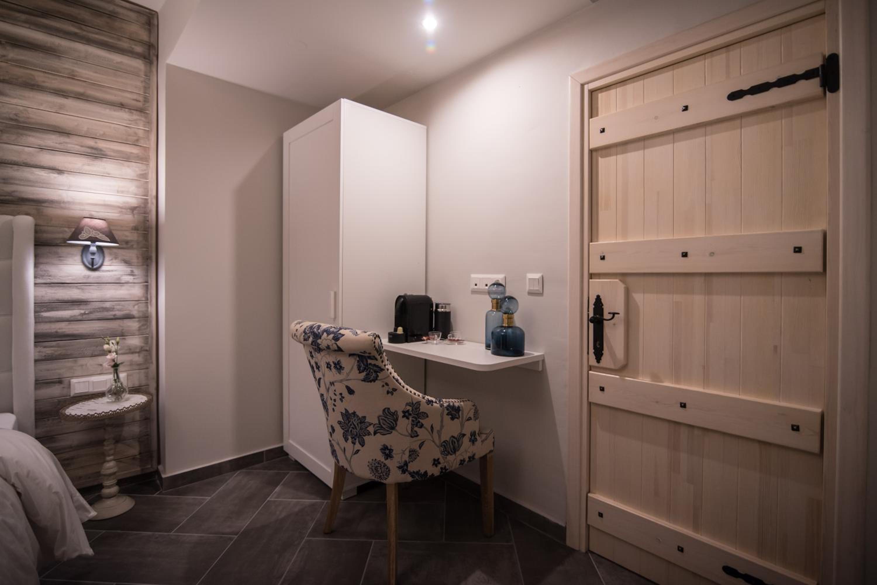 Superior Double Room (Polymnia) photo 3