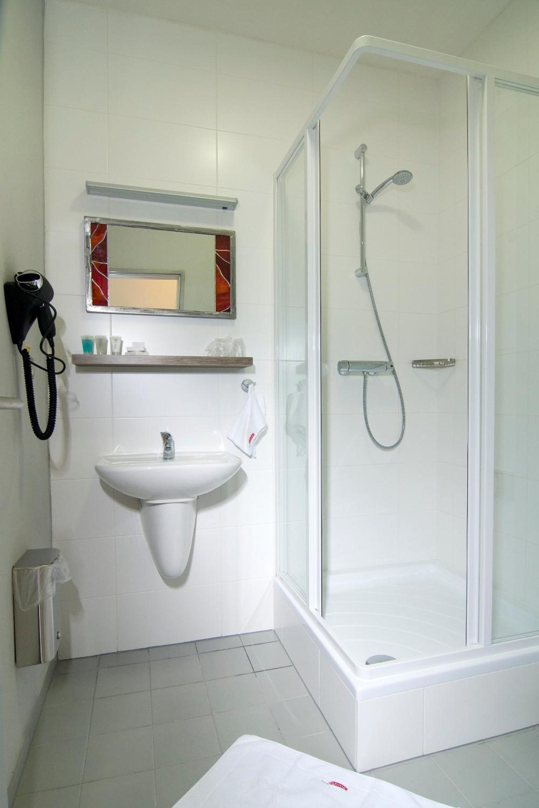 Twin Room - Photo 5