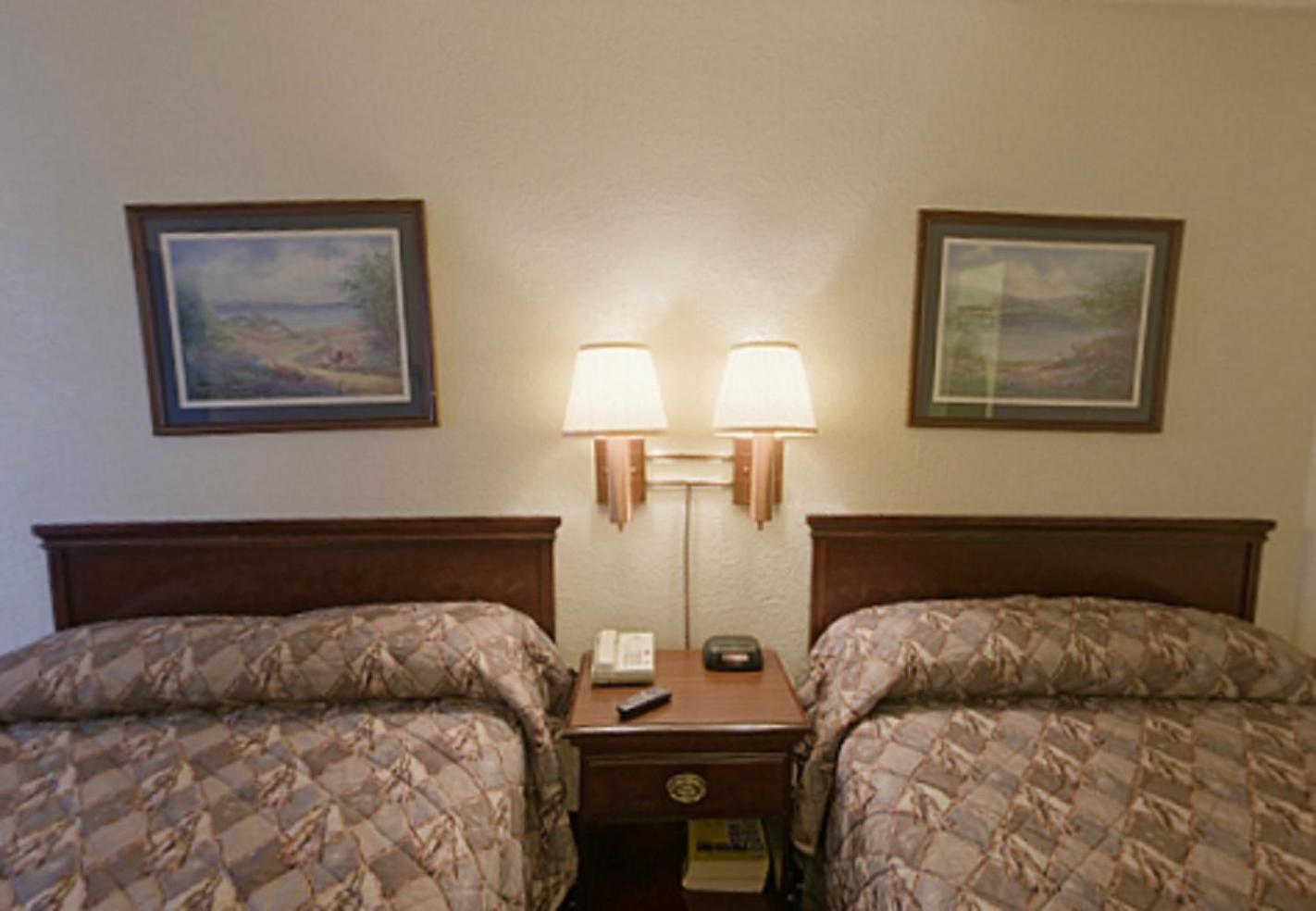 Double Room with Two Double Beds - Non-Smoking - Photo 2