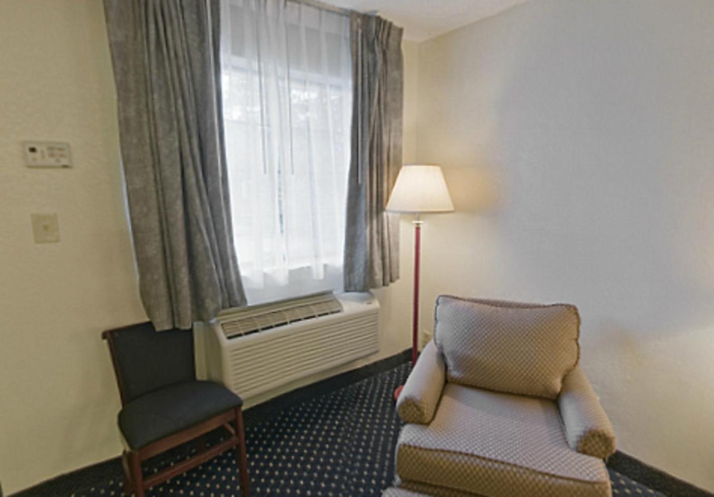 King Room - Non-Smoking - Photo 2