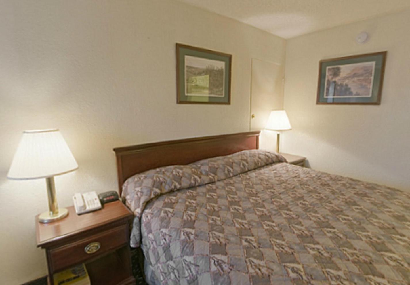 King Room - Non-Smoking - Photo 1