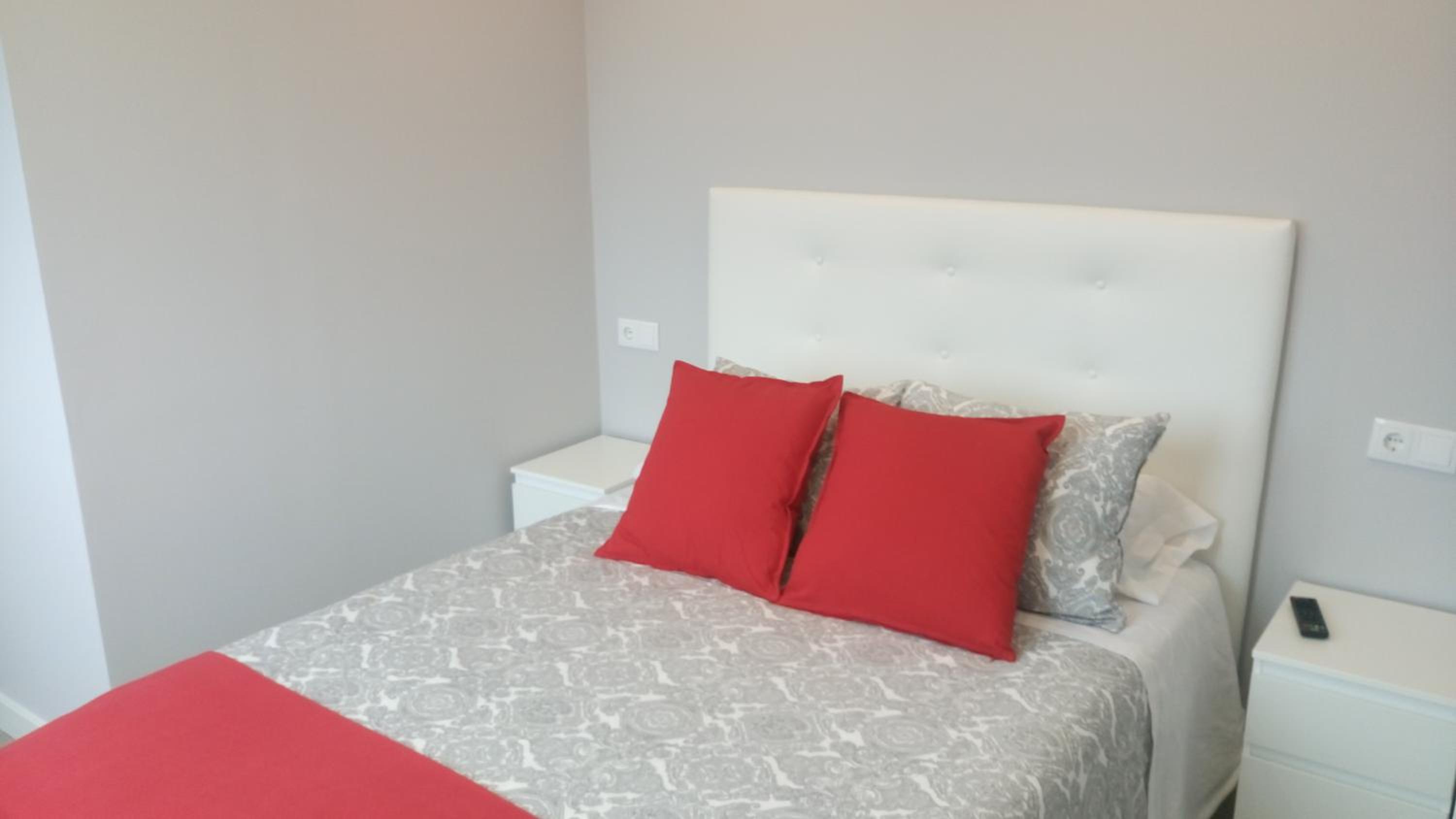 One-Bedroom Apartment - Photo 2