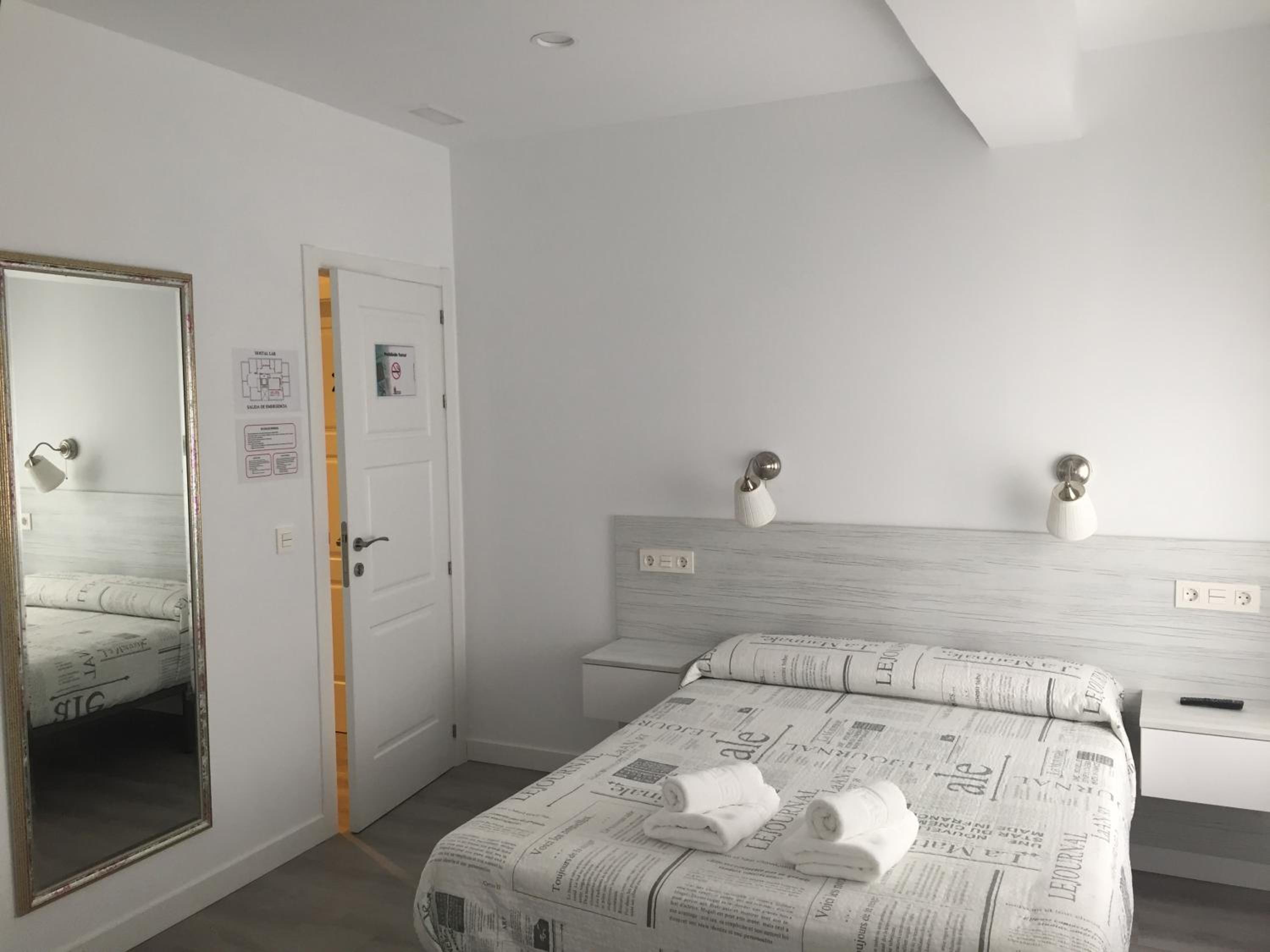 Double Room with One Double Bed - Photo 3