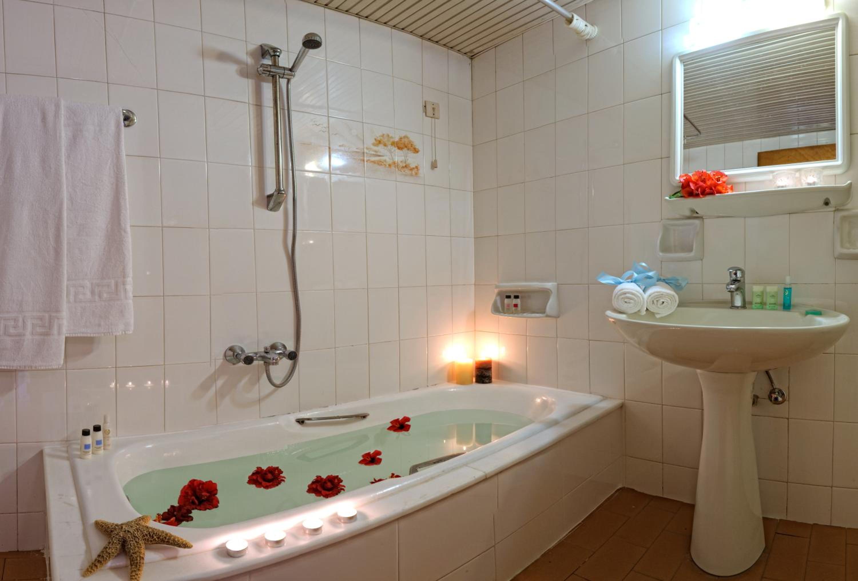 One-Bedroom Suite with Garden View photo 2