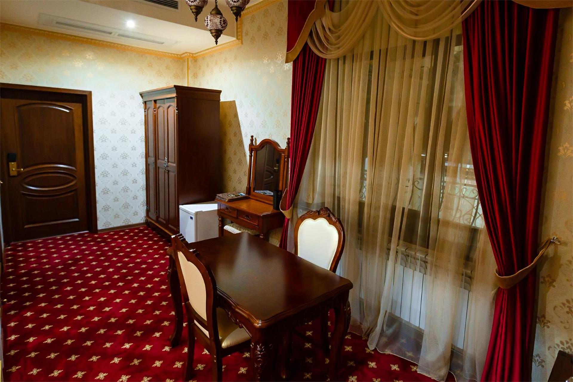 Deluxe Suite photo 2