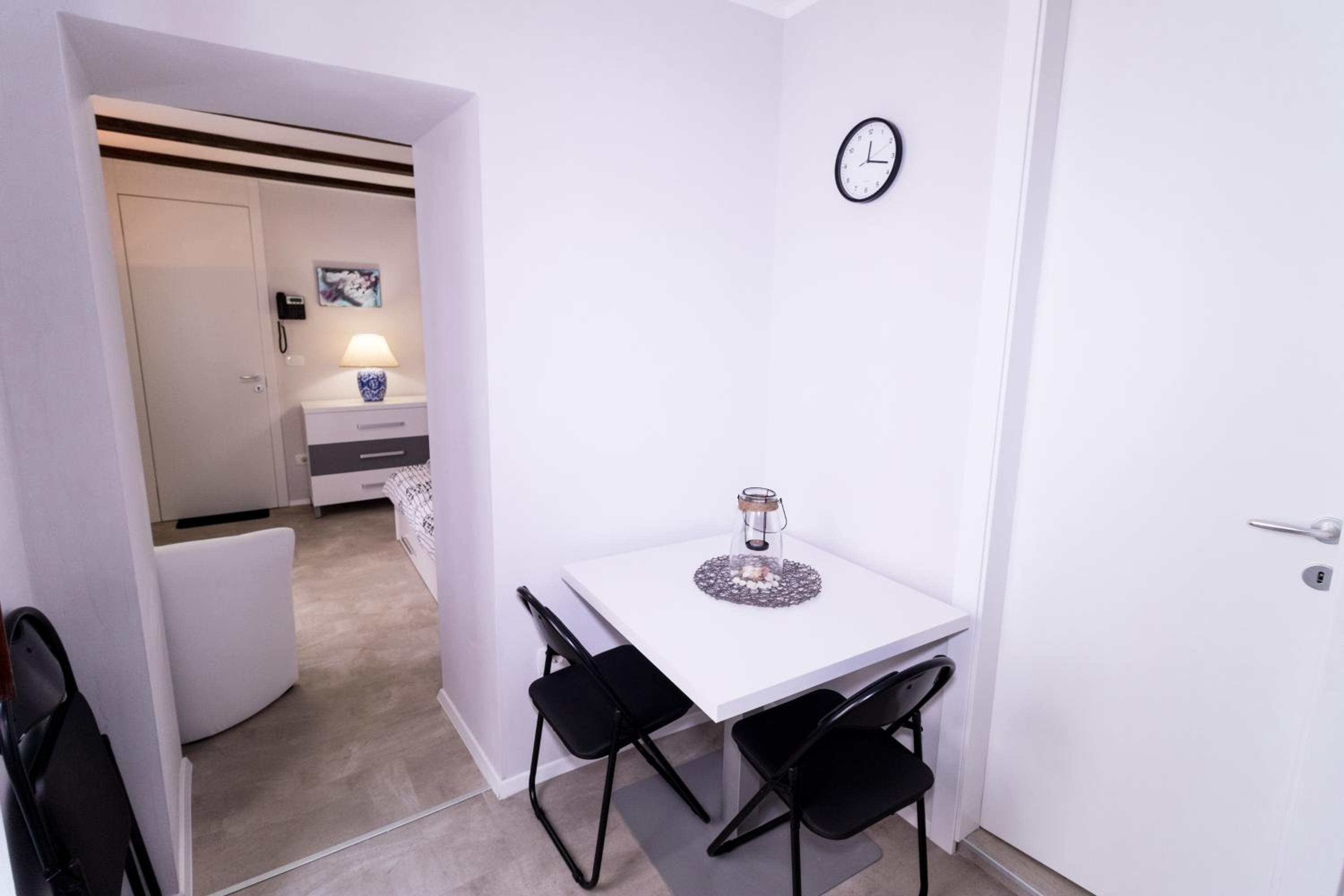 Studio Apartment photo 3