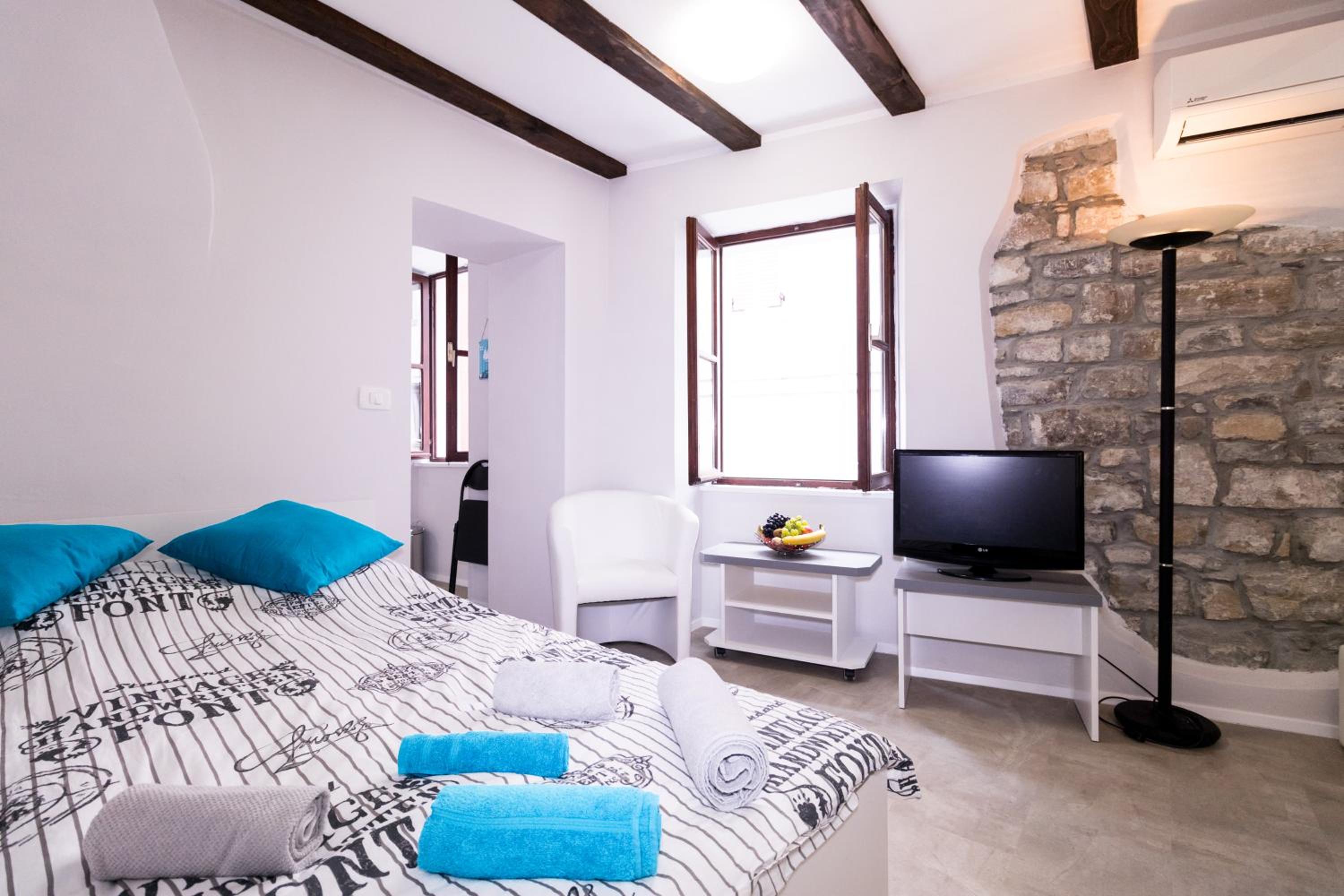 Studio Apartment photo 1