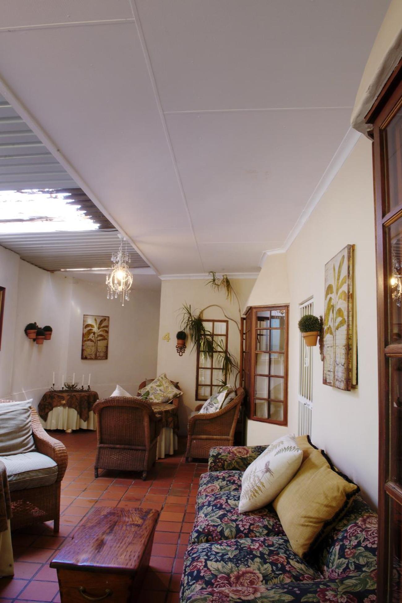 Family Room with Garden View