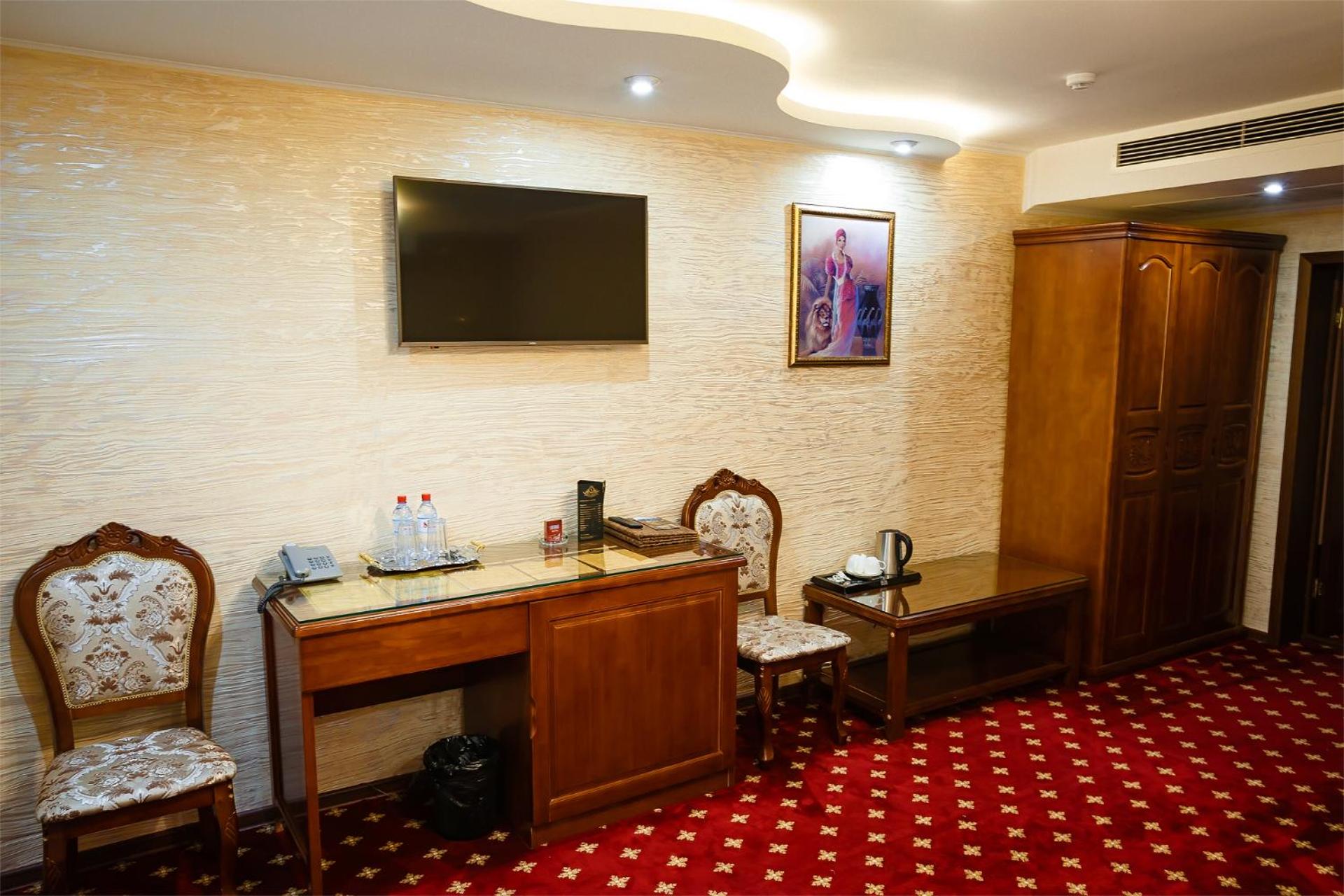 Superior Queen Room with Two Queen Beds photo 2