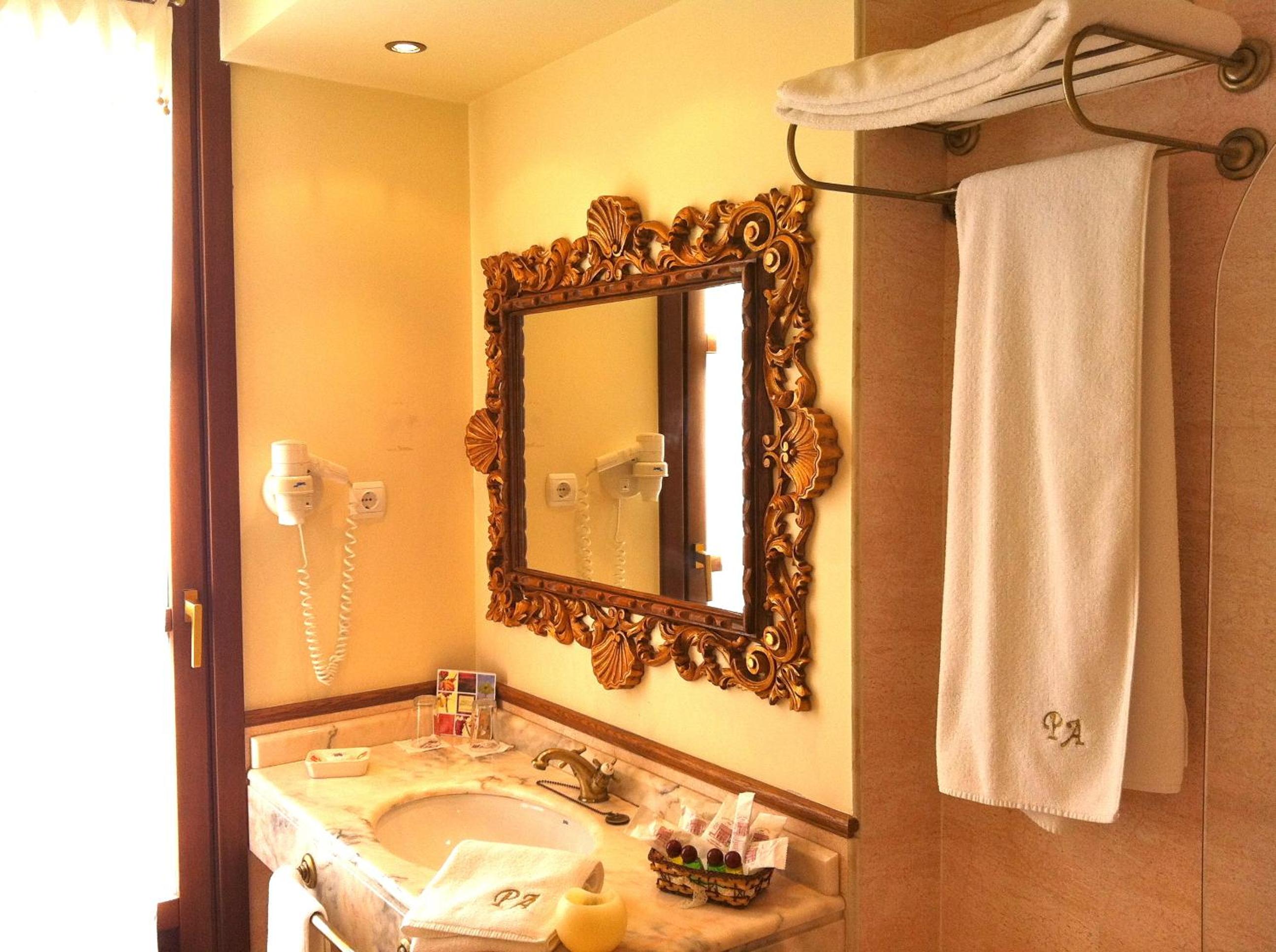 Double or Twin Room - Photo 4