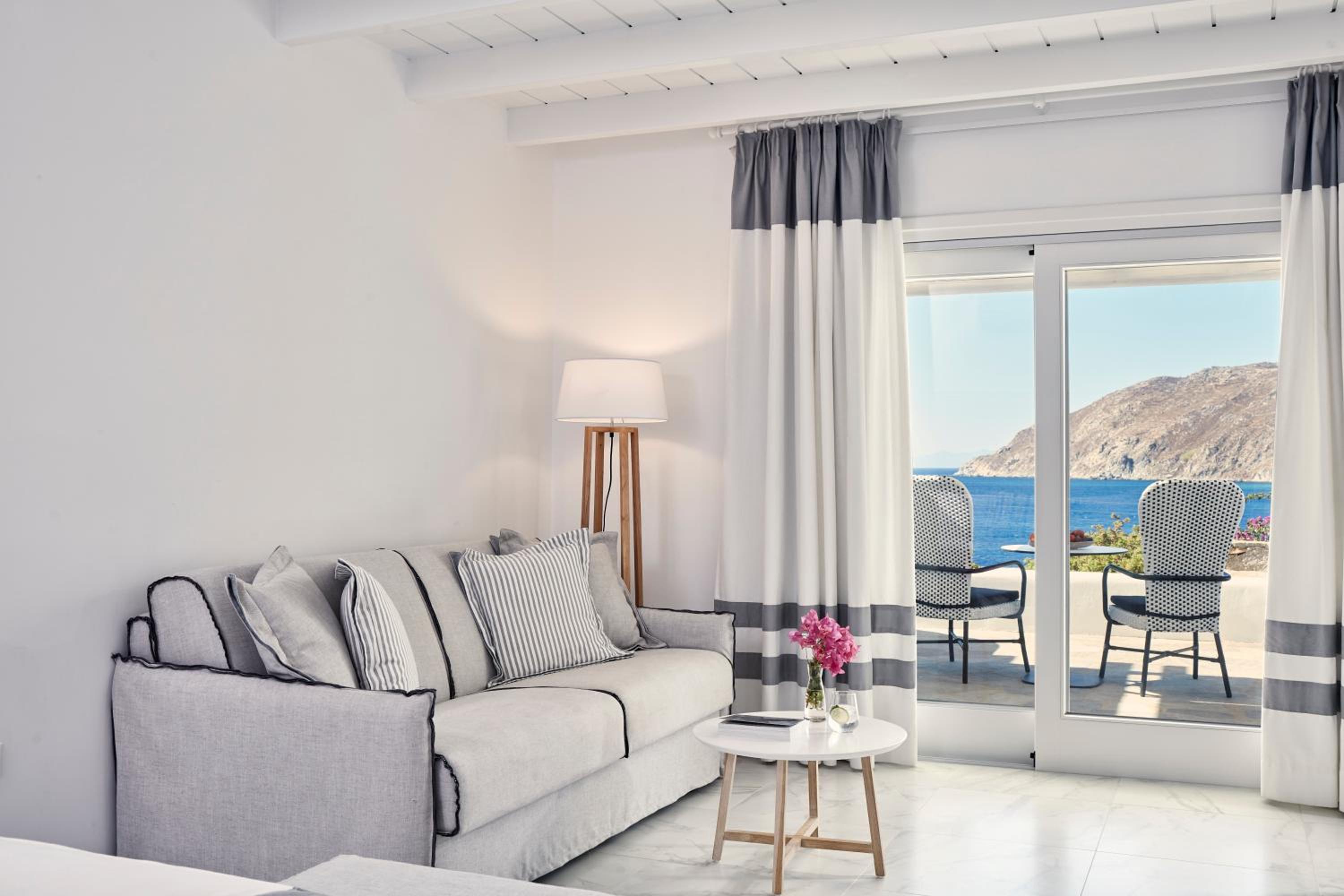 Honeymoon Sea View Suite with Outdoor Jetted Tub - Photo 6